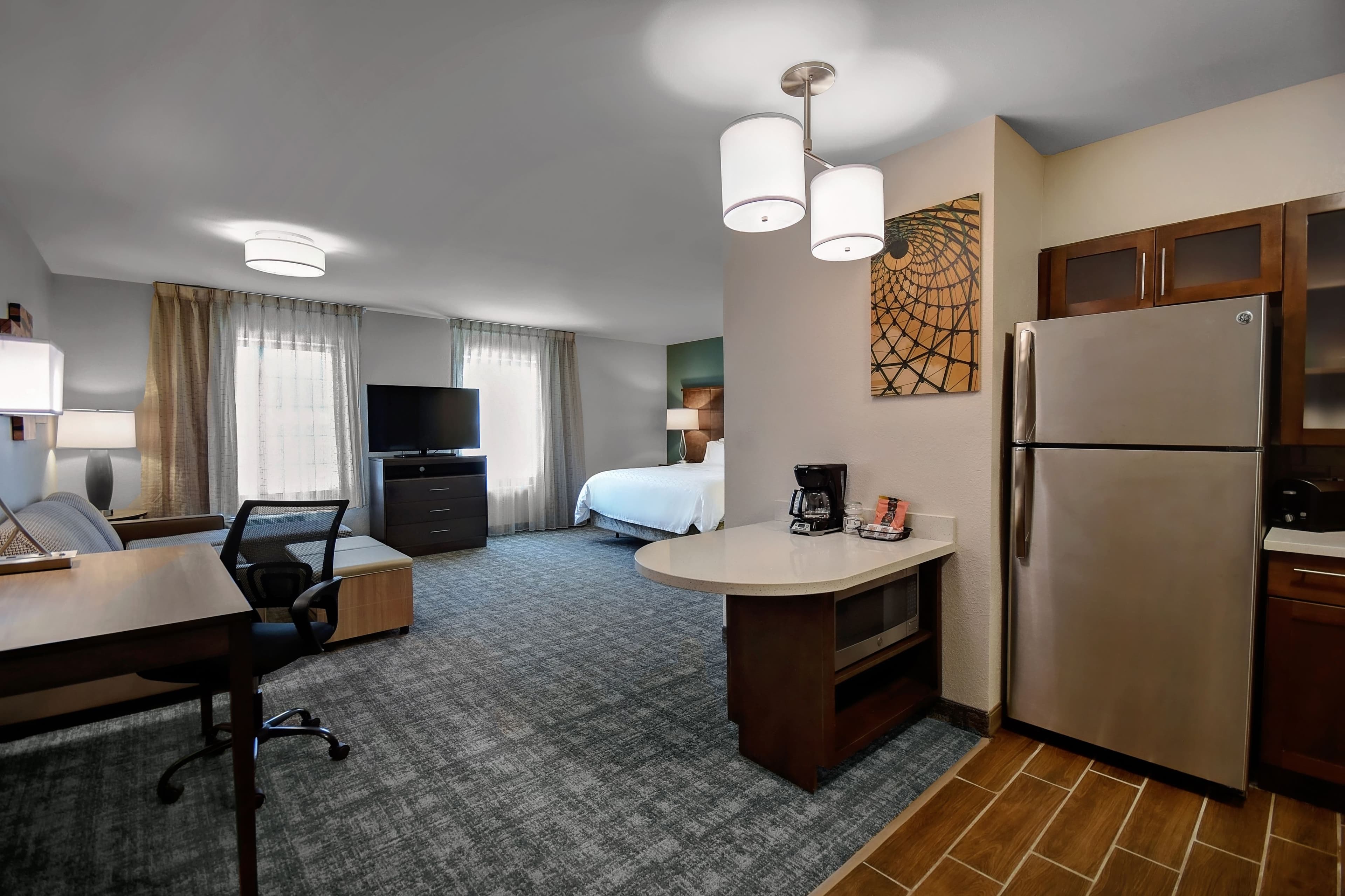 Staybridge Suites Holland - Image 4