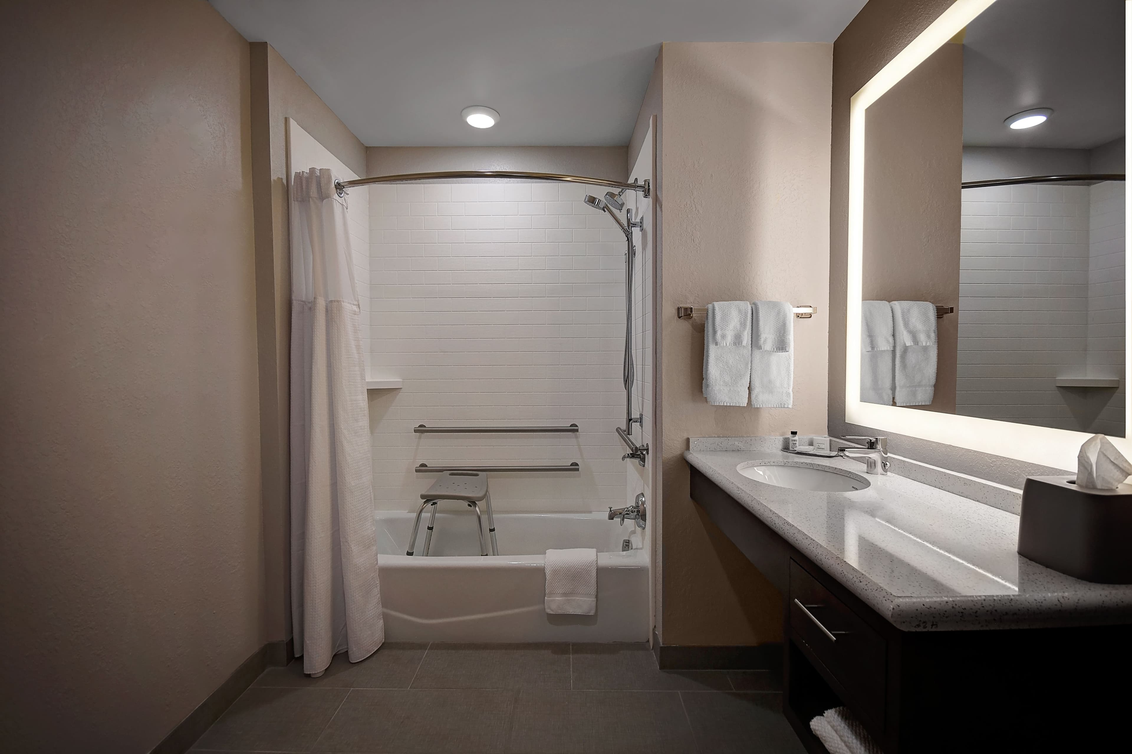 Staybridge Suites Holland — 8
