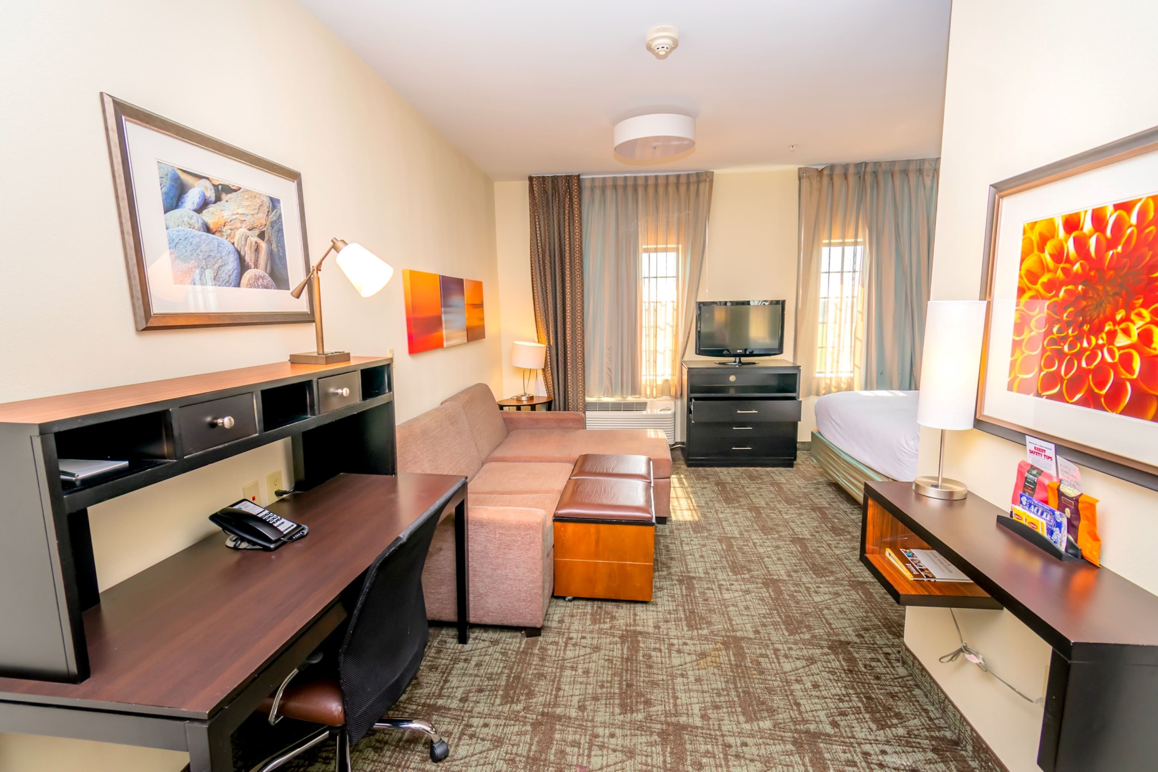 Staybridge Suites Houston IAH - Beltway 8 - Image 4