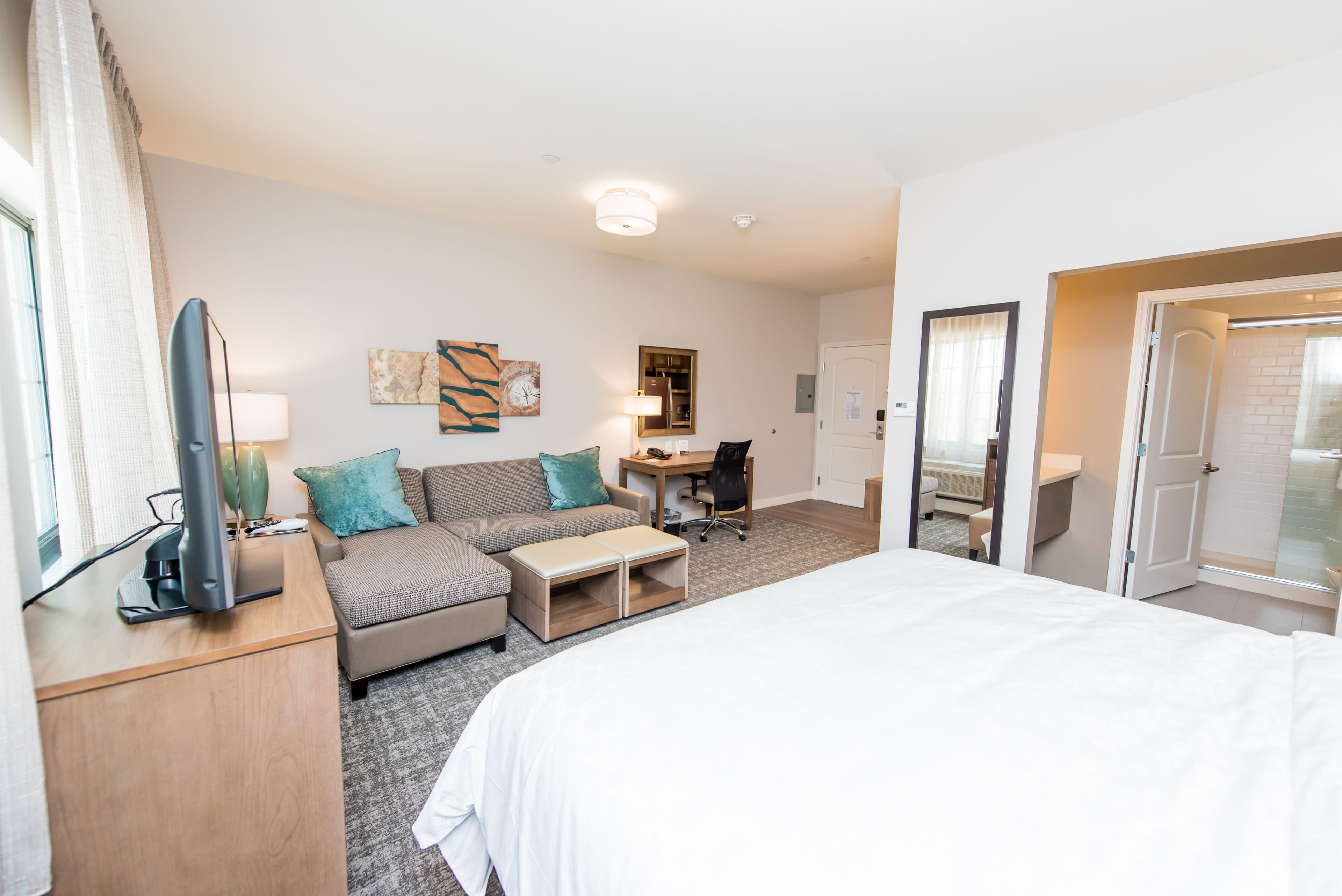 Staybridge Suites Houston - Humble Beltway 8 E - Image 4