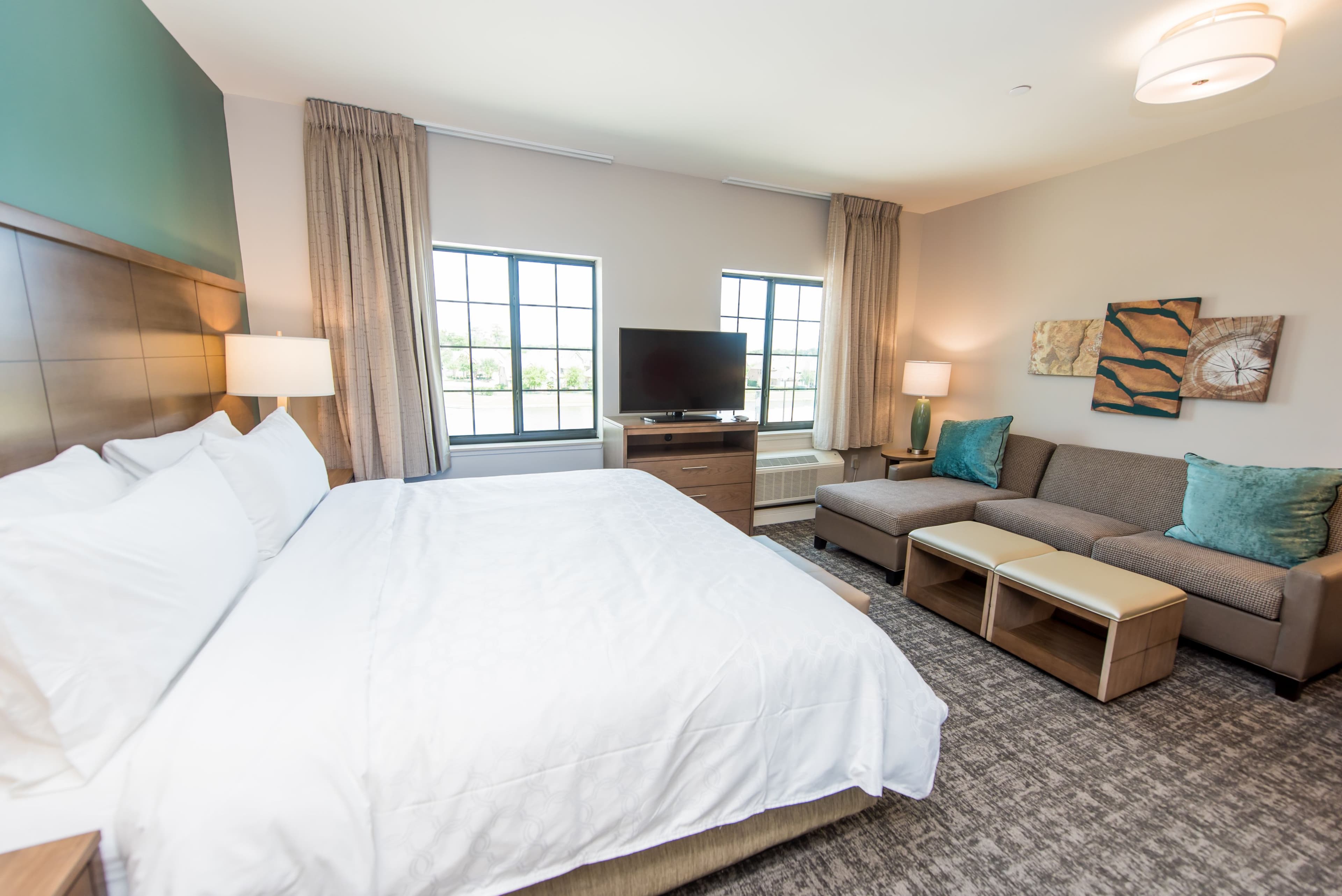 Staybridge Suites Houston - Humble Beltway 8 E - Image 2