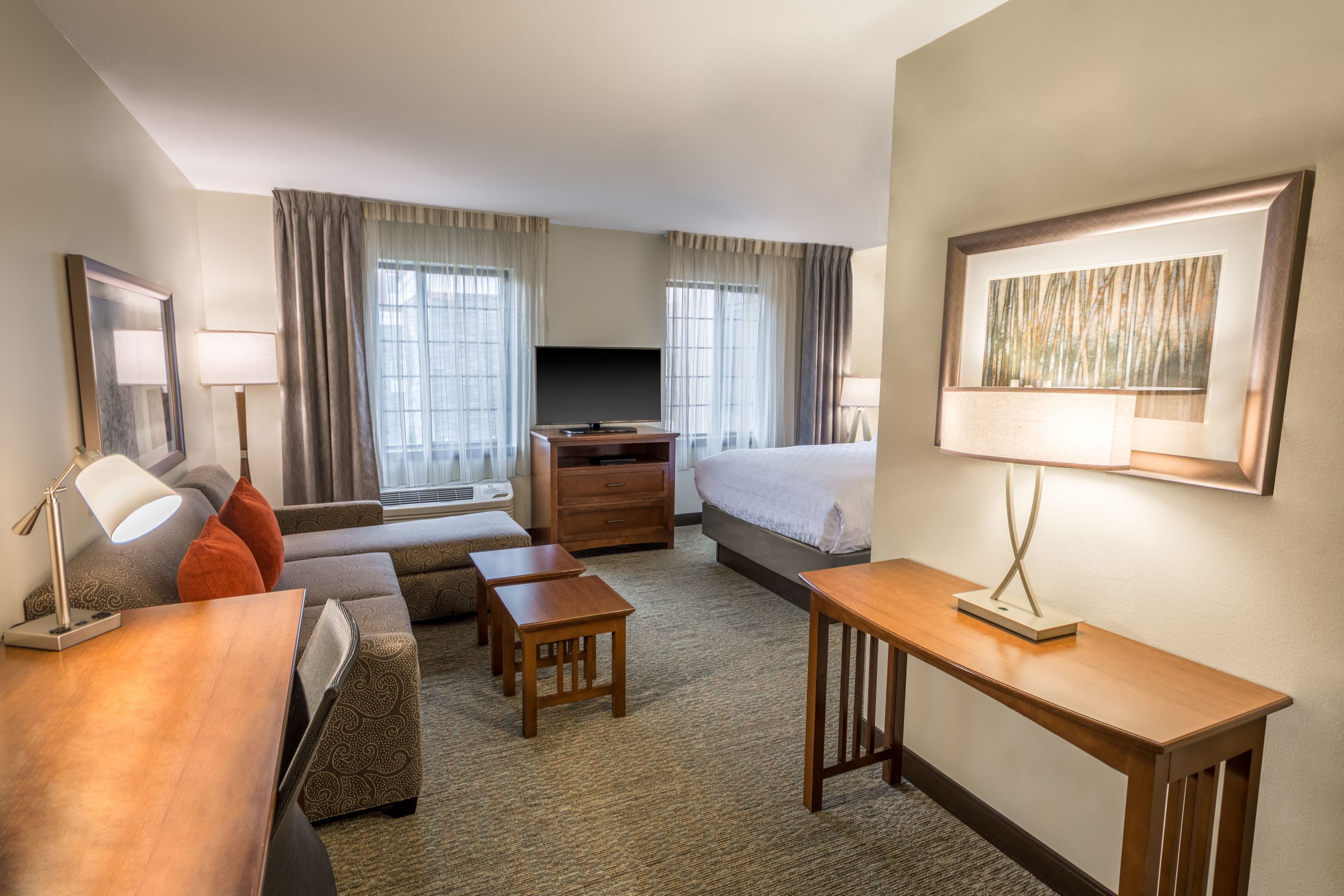 Staybridge Suites Kansas City-Independence - Image 3