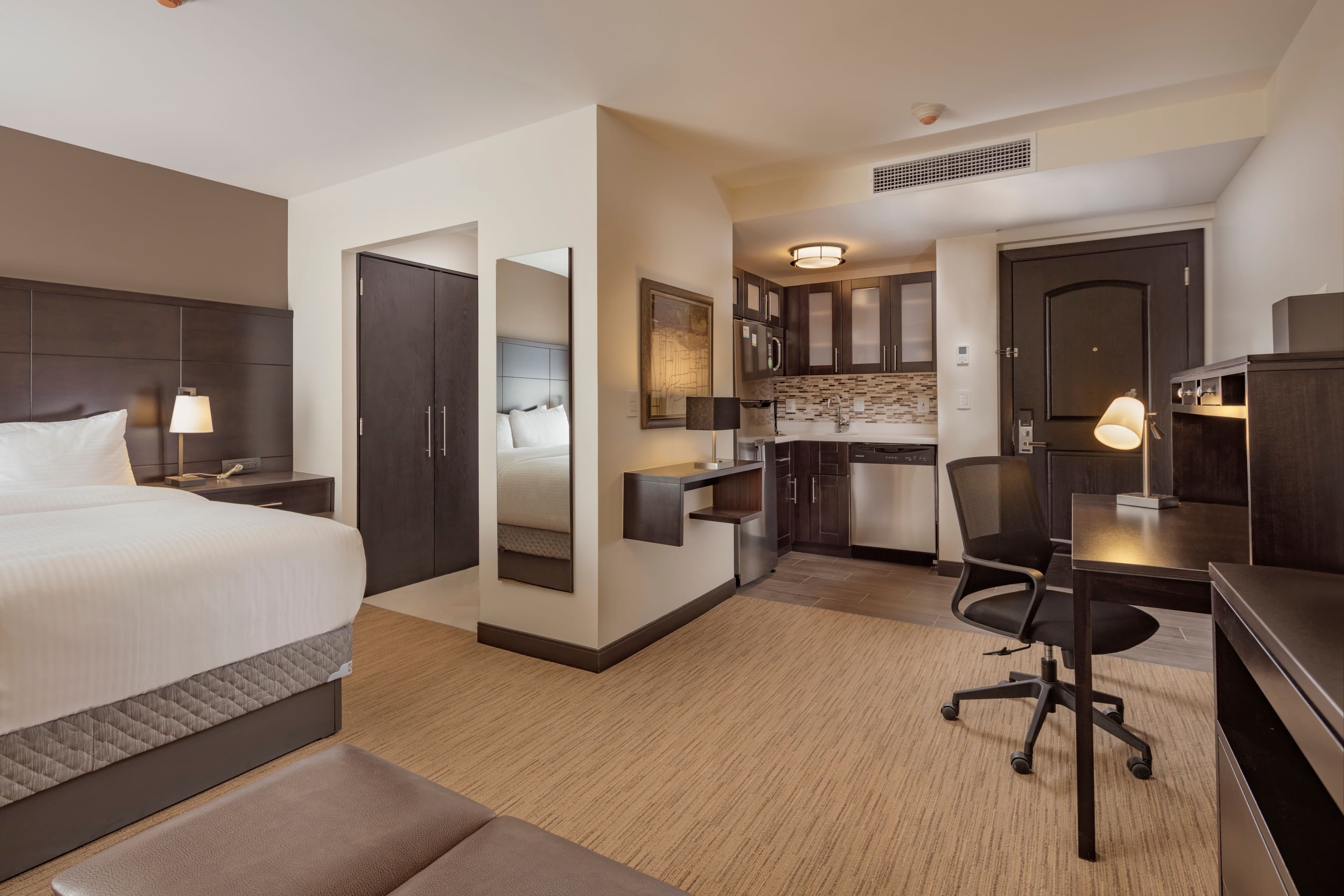 Staybridge Suites Irapuato - Image 2