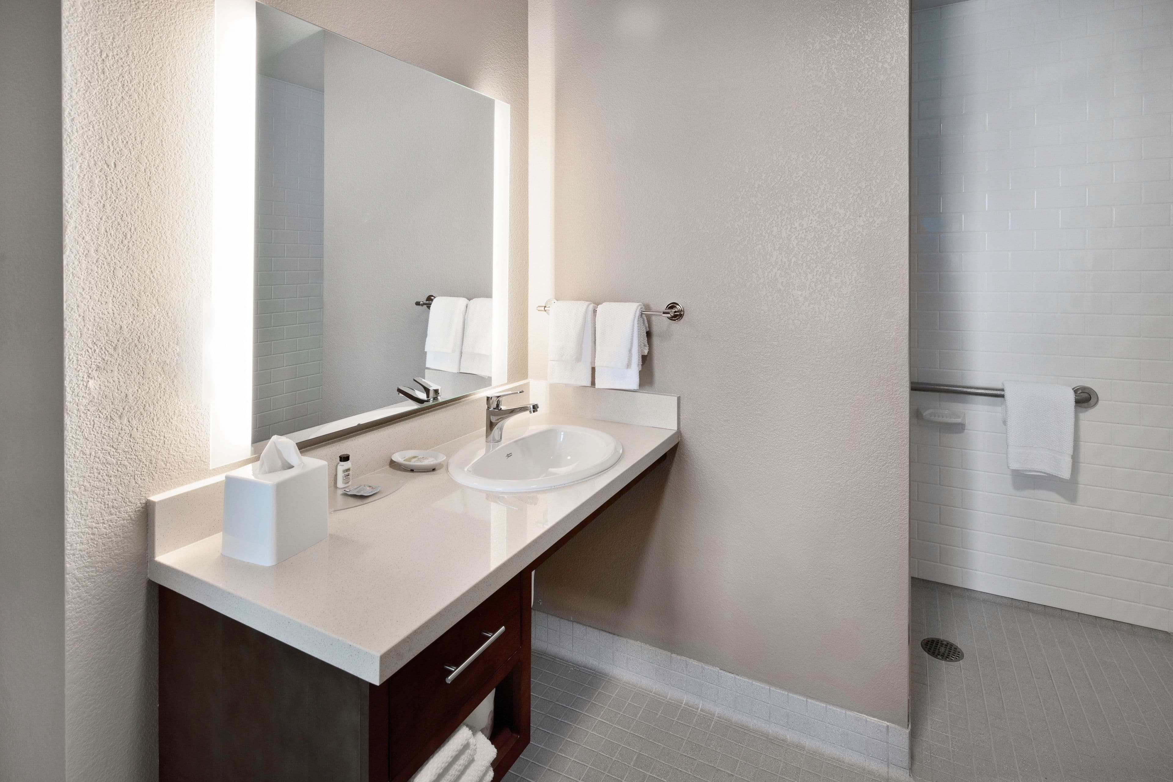 Staybridge Suites Irvine - John Wayne Airport — 8