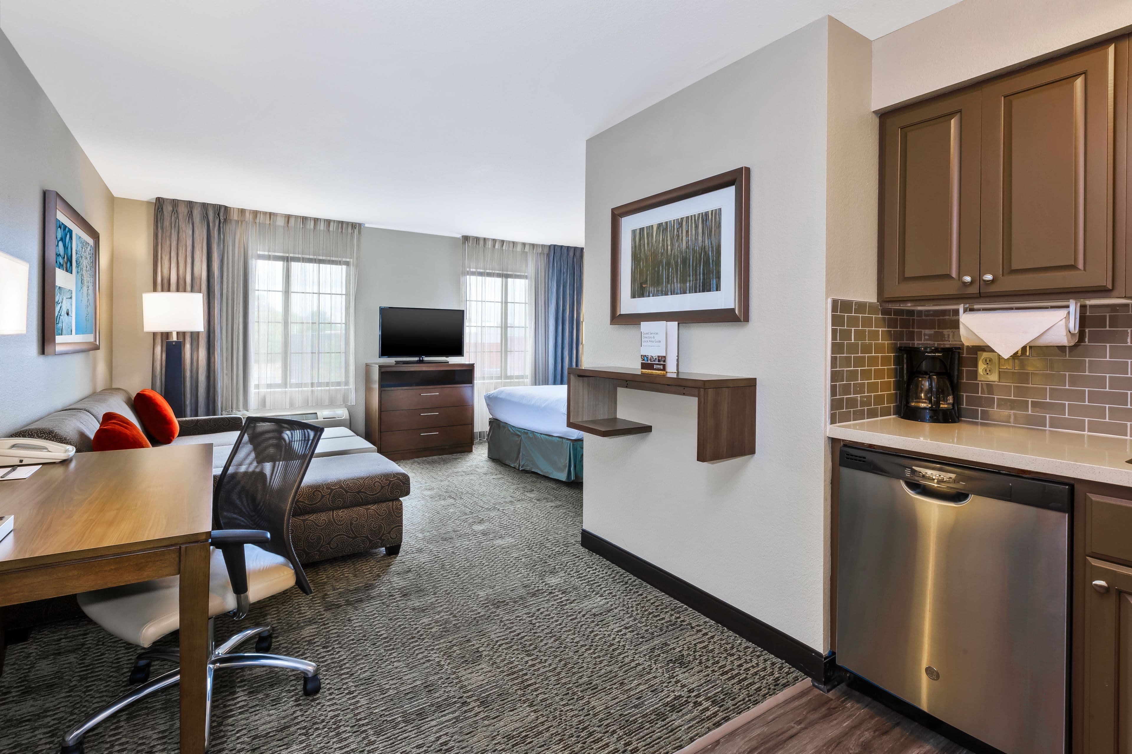 Staybridge Suites Kalamazoo - Image 5
