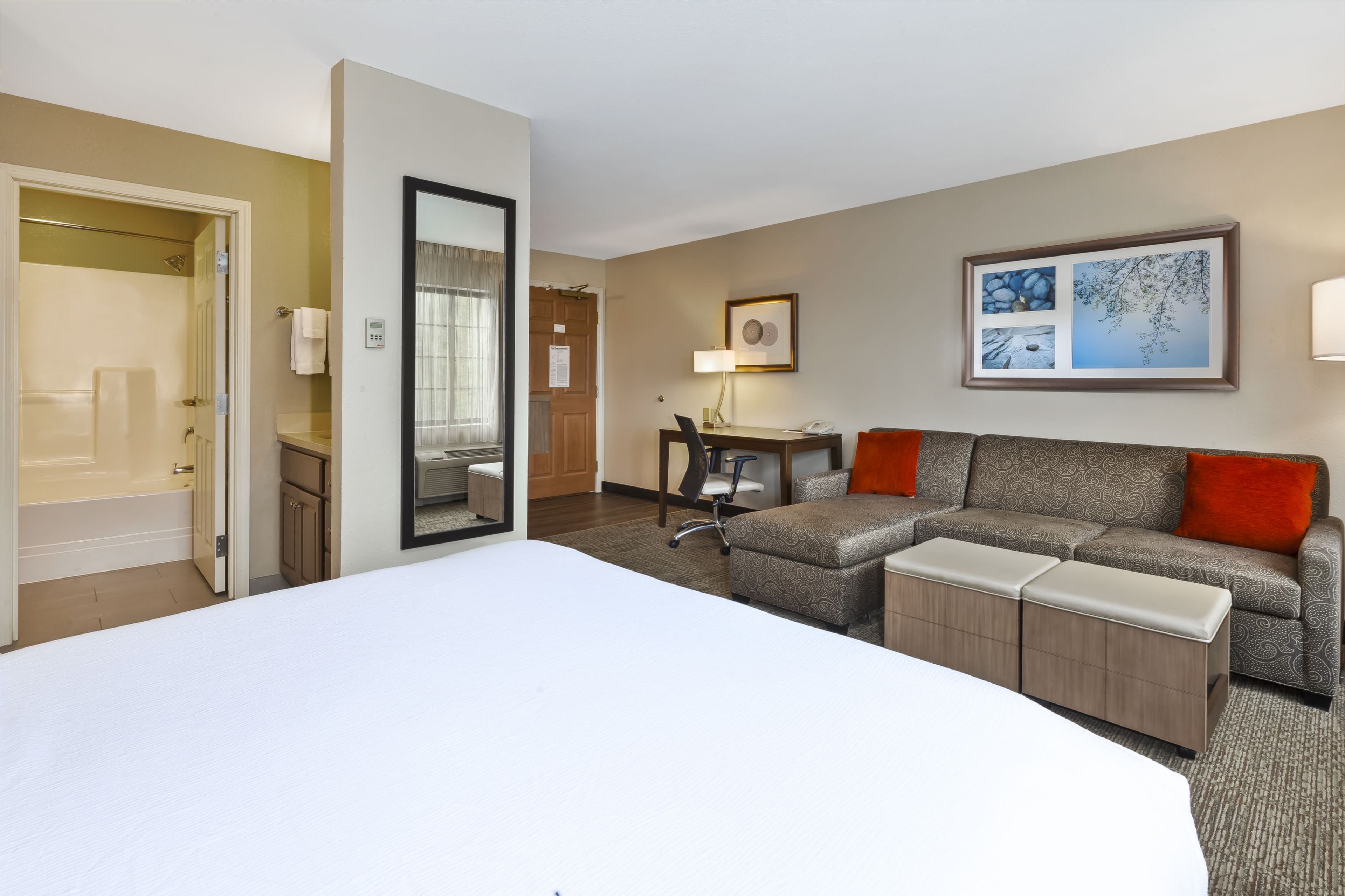 Staybridge Suites Kalamazoo - Image 3