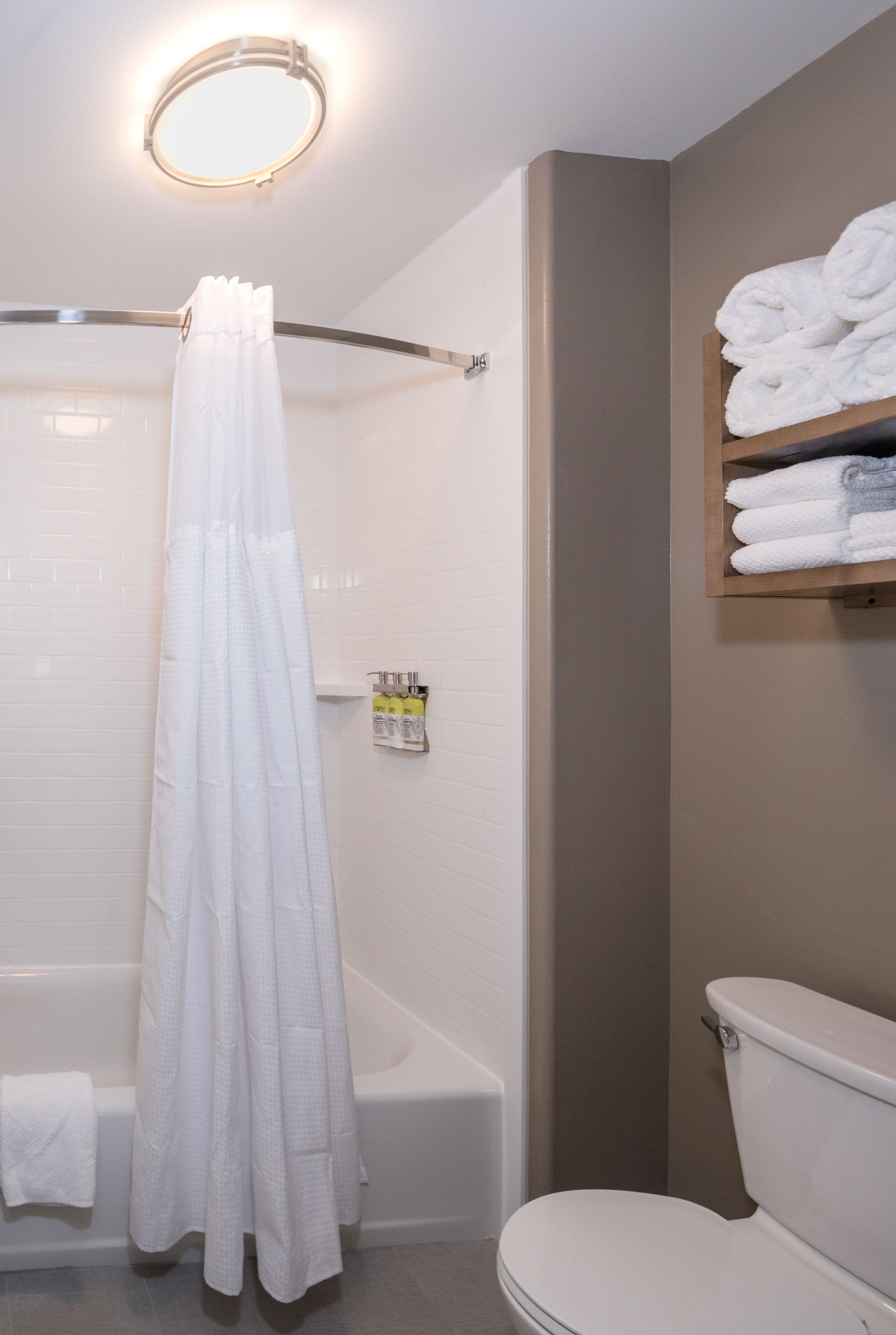 Staybridge Suites Lake Jackson - Image 4