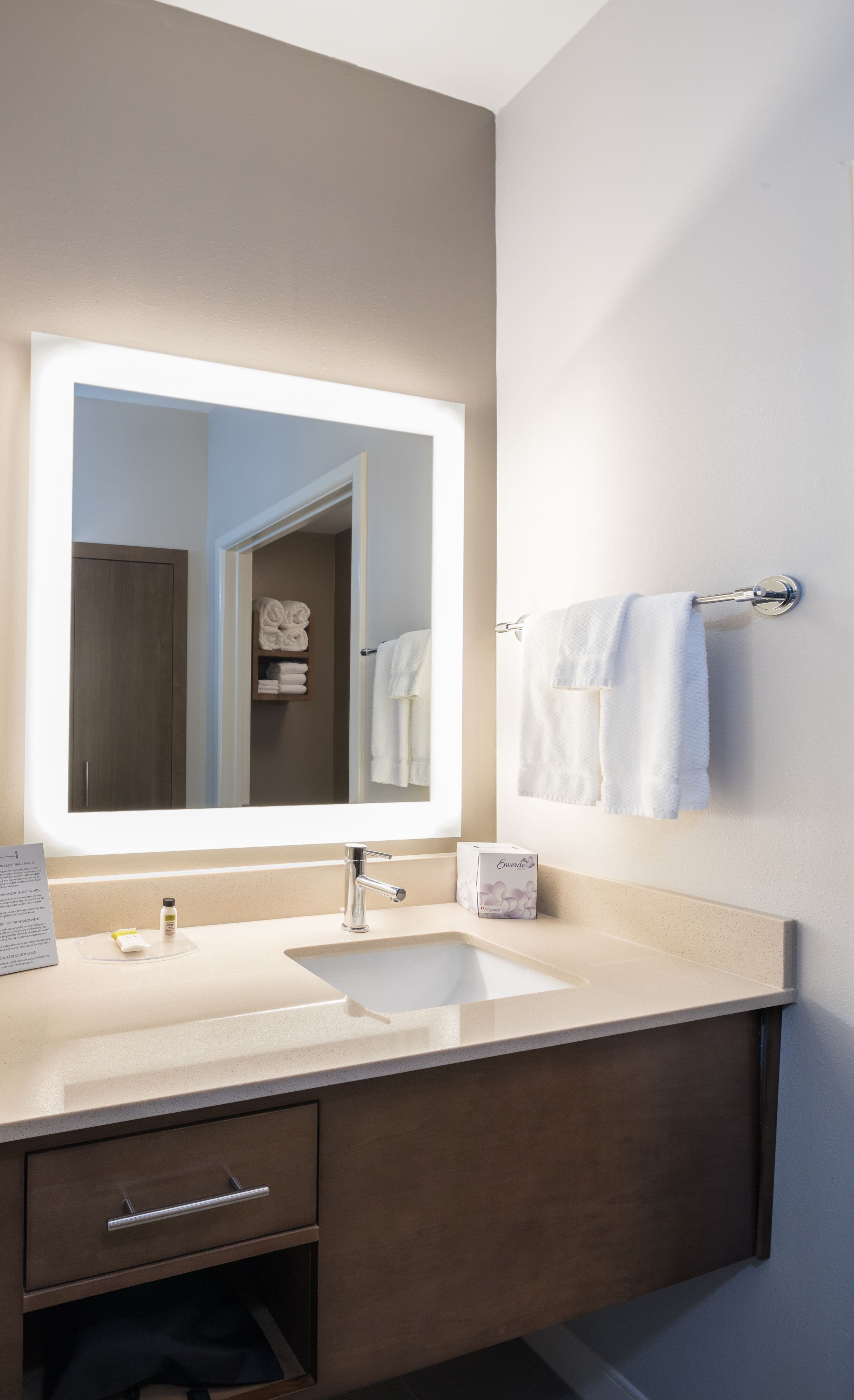Staybridge Suites Lake Jackson - Image 5