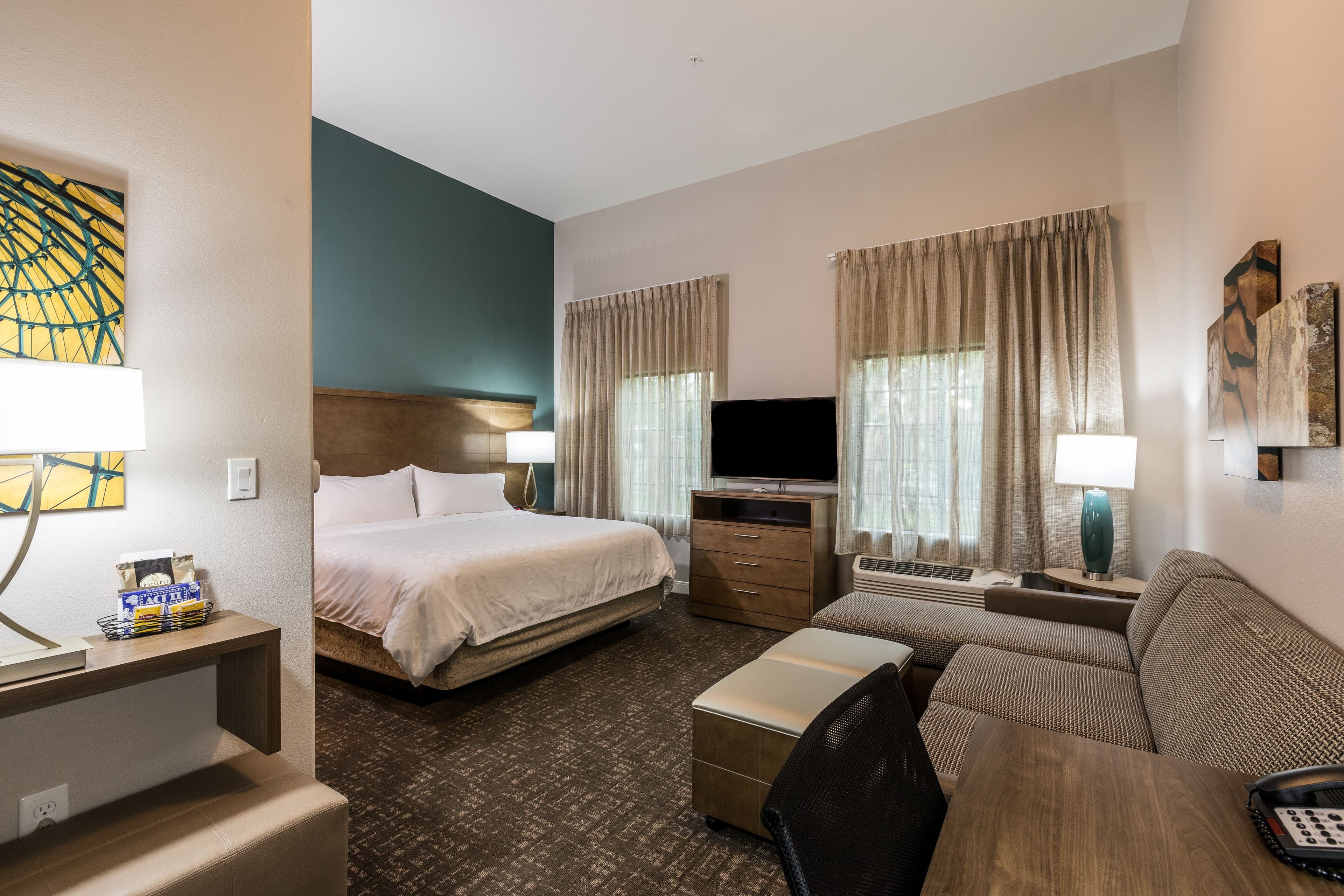 Staybridge Suites Lake Jackson - Image 2