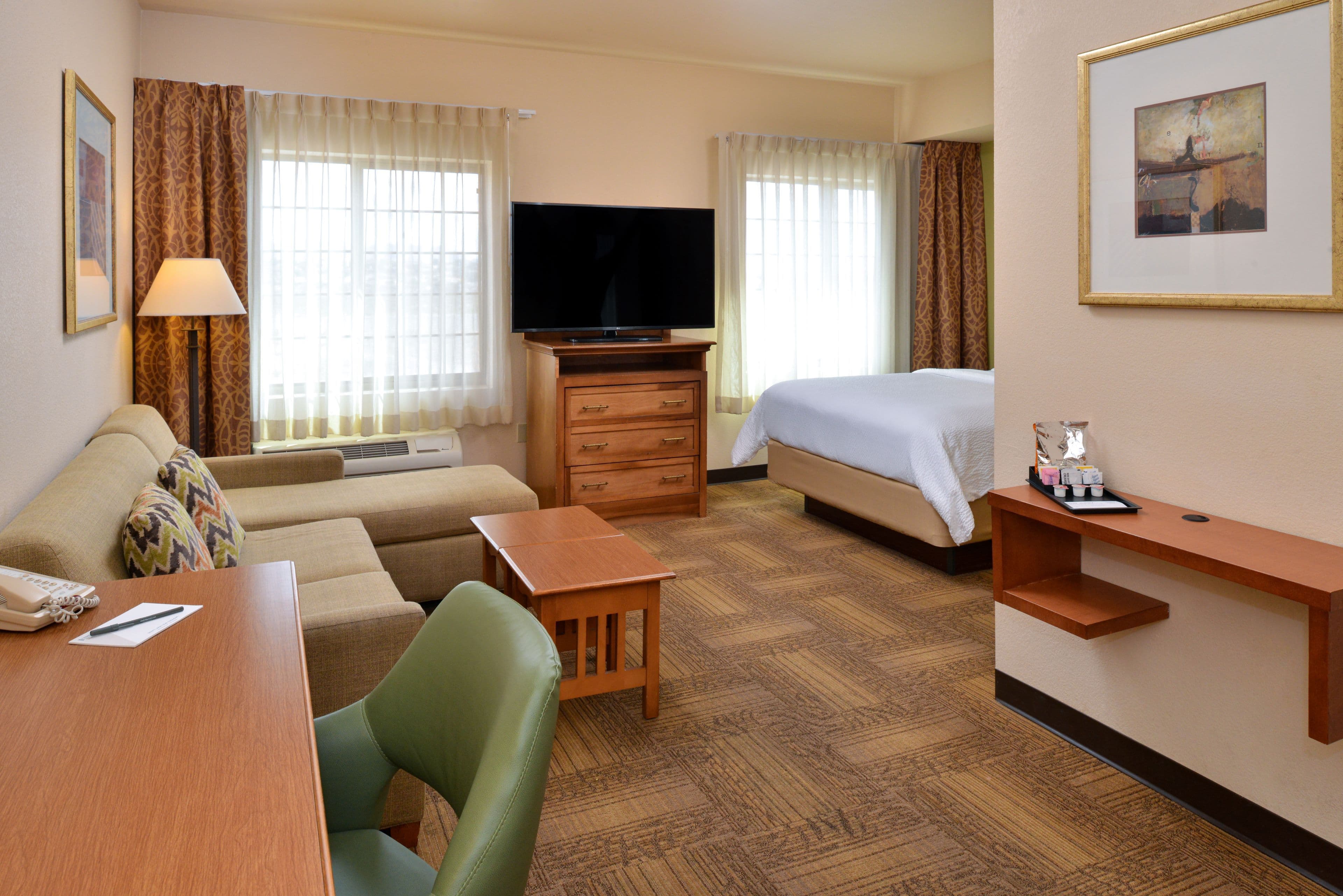 1 Queen Studio Suite - Image 3