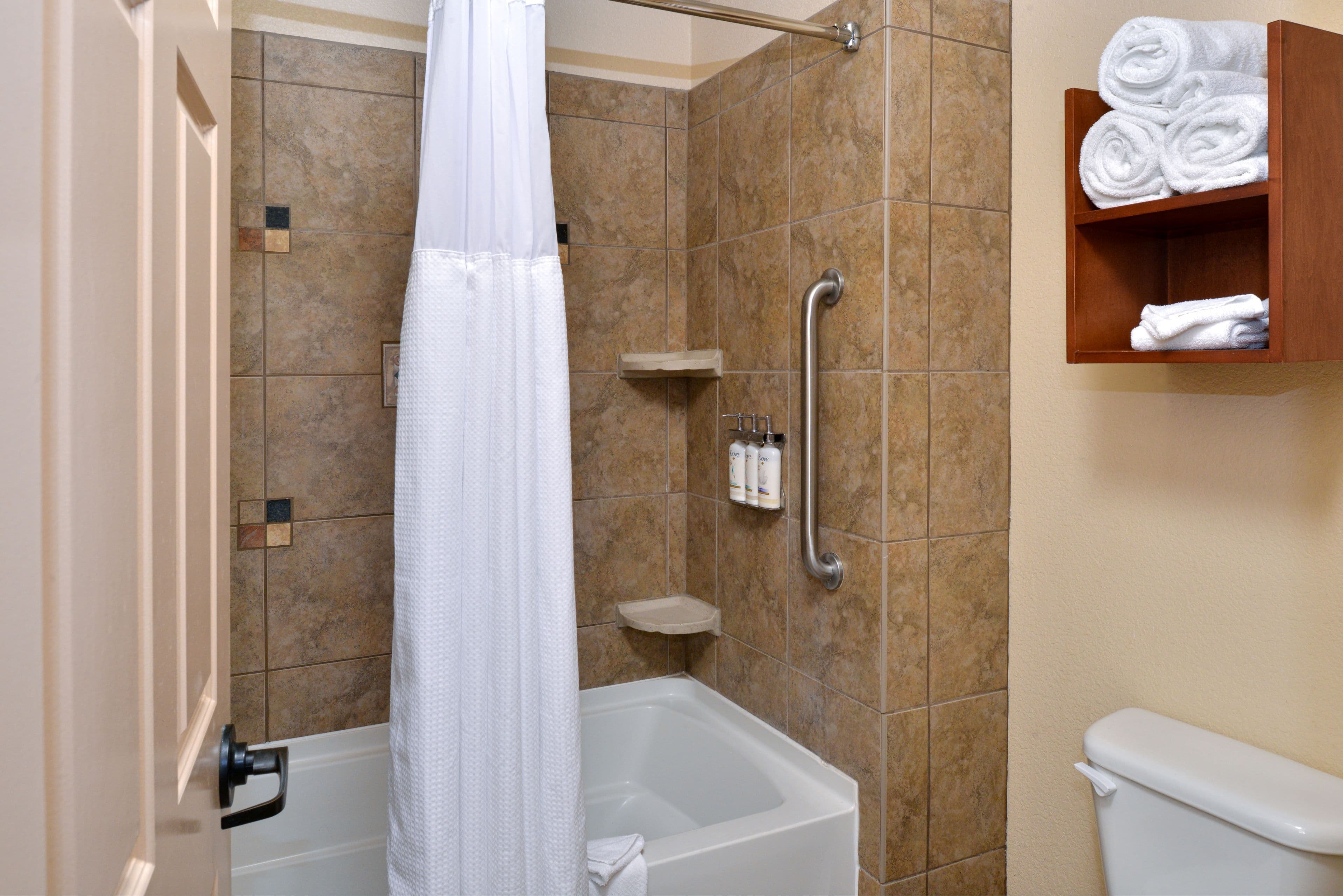 1 Queen Studio Suite - Image 4