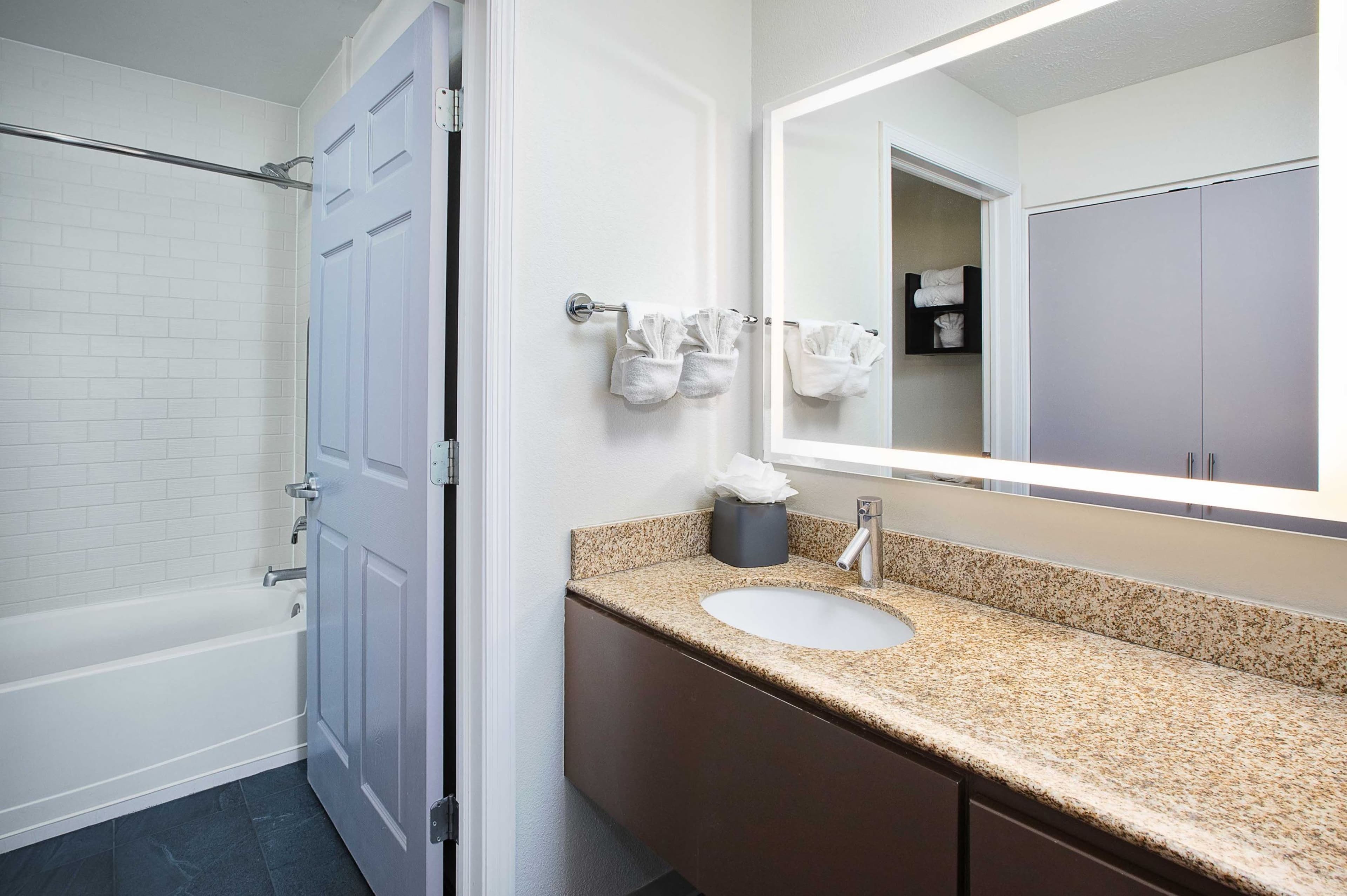 Staybridge Suites Lincoln Northeast — 14