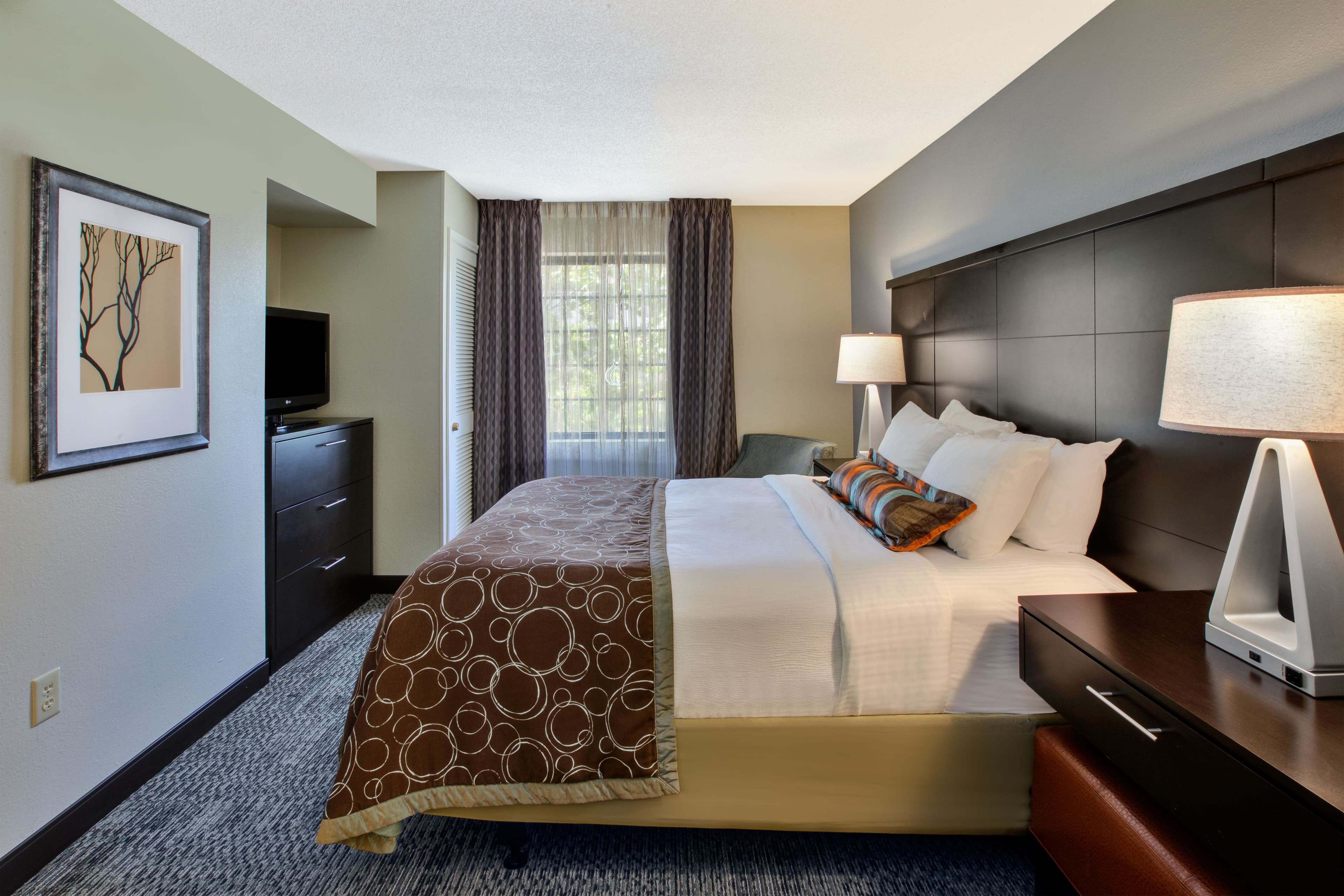 Staybridge Suites Louisville-East — 10
