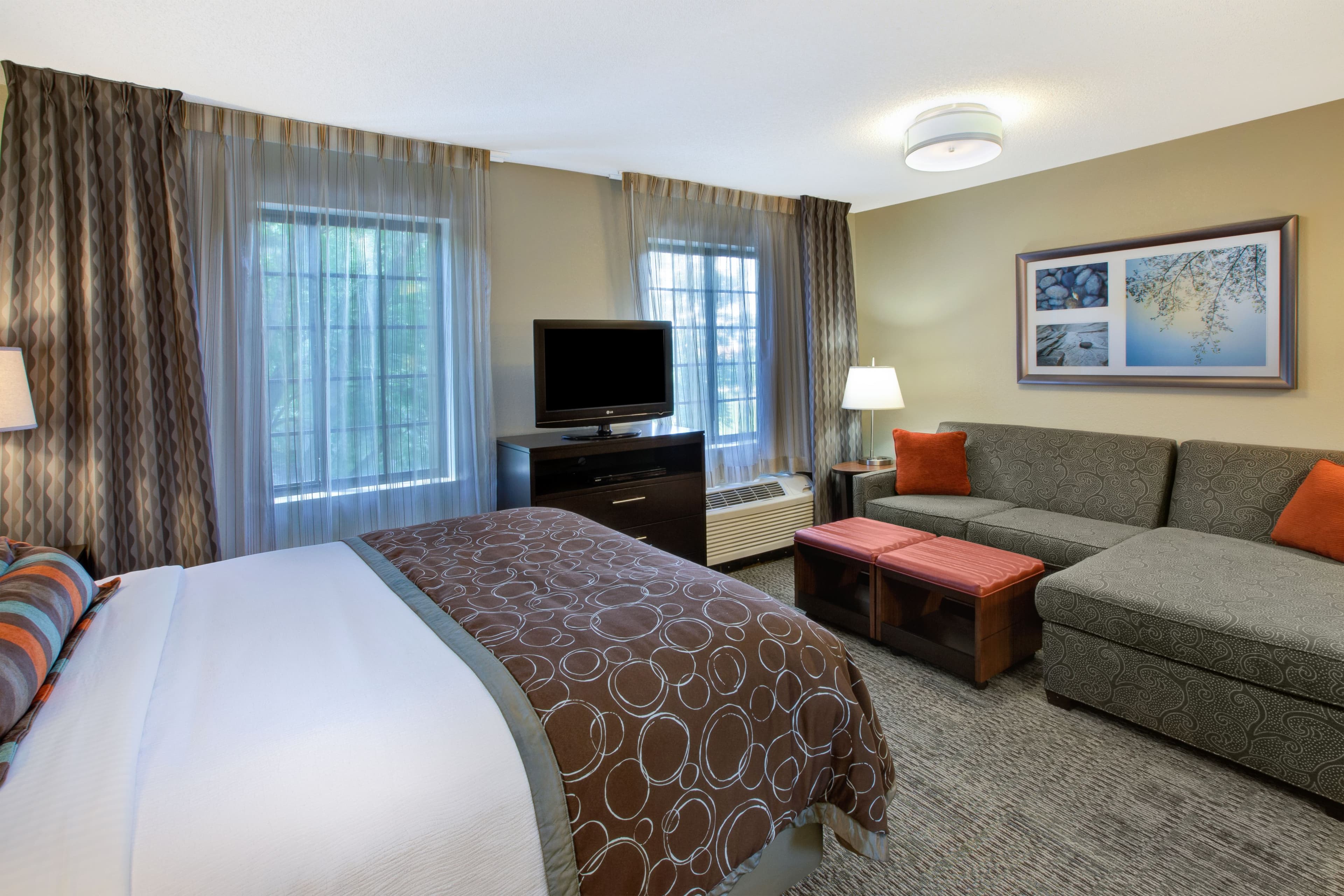 Staybridge Suites Louisville-East - Image 4