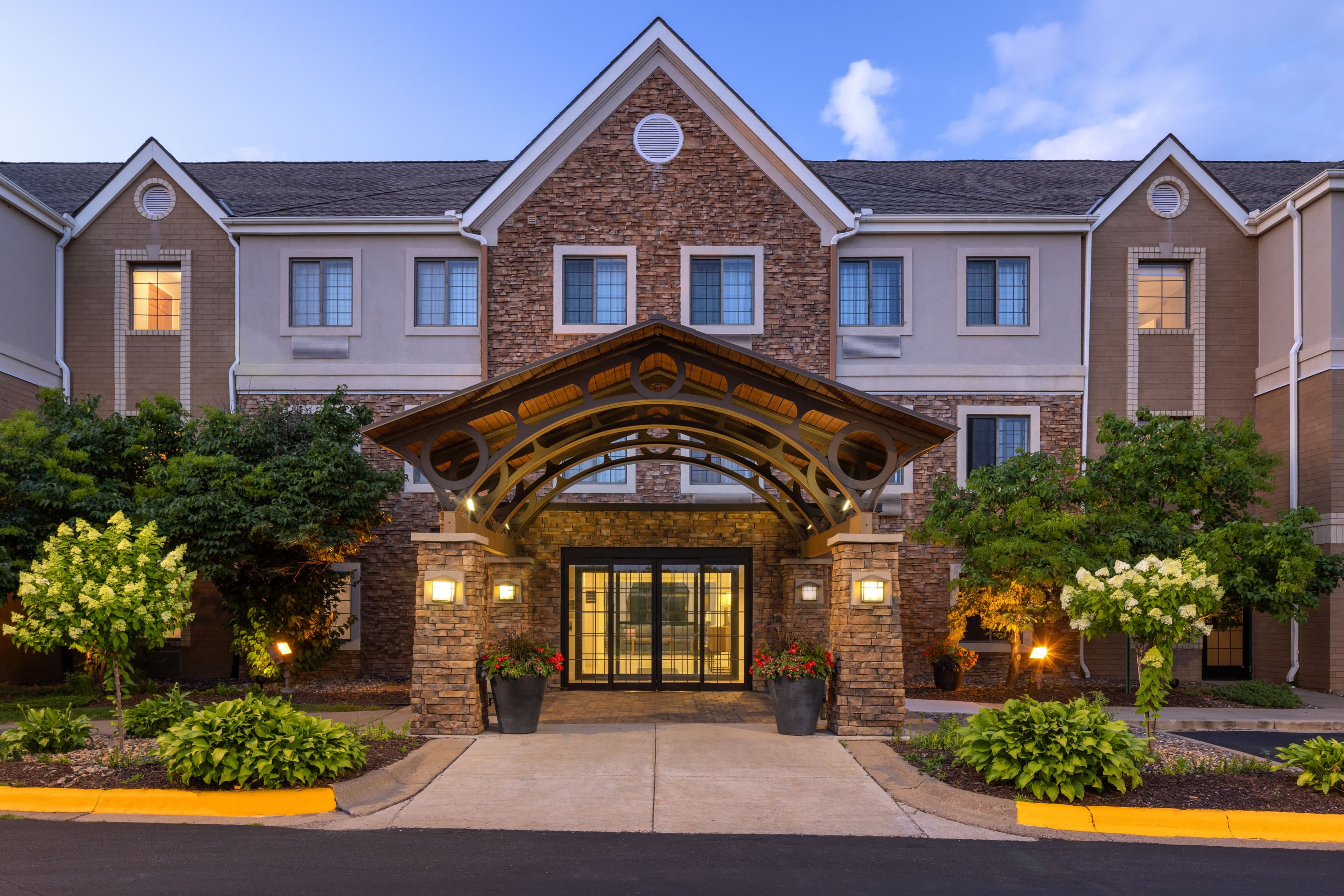 Staybridge Suites Mpls-Maple Grove/Arbor Lakes - Image 1