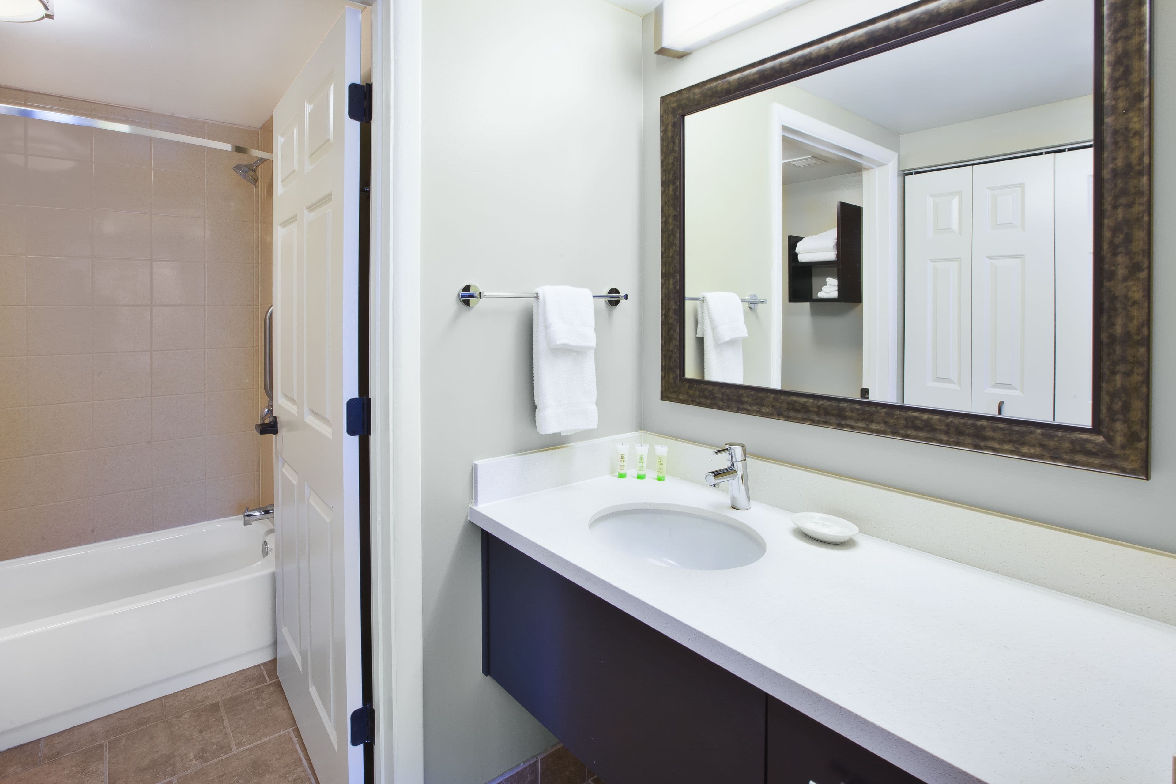 Staybridge Suites Cleveland Mayfield Hts Beachwd — 6