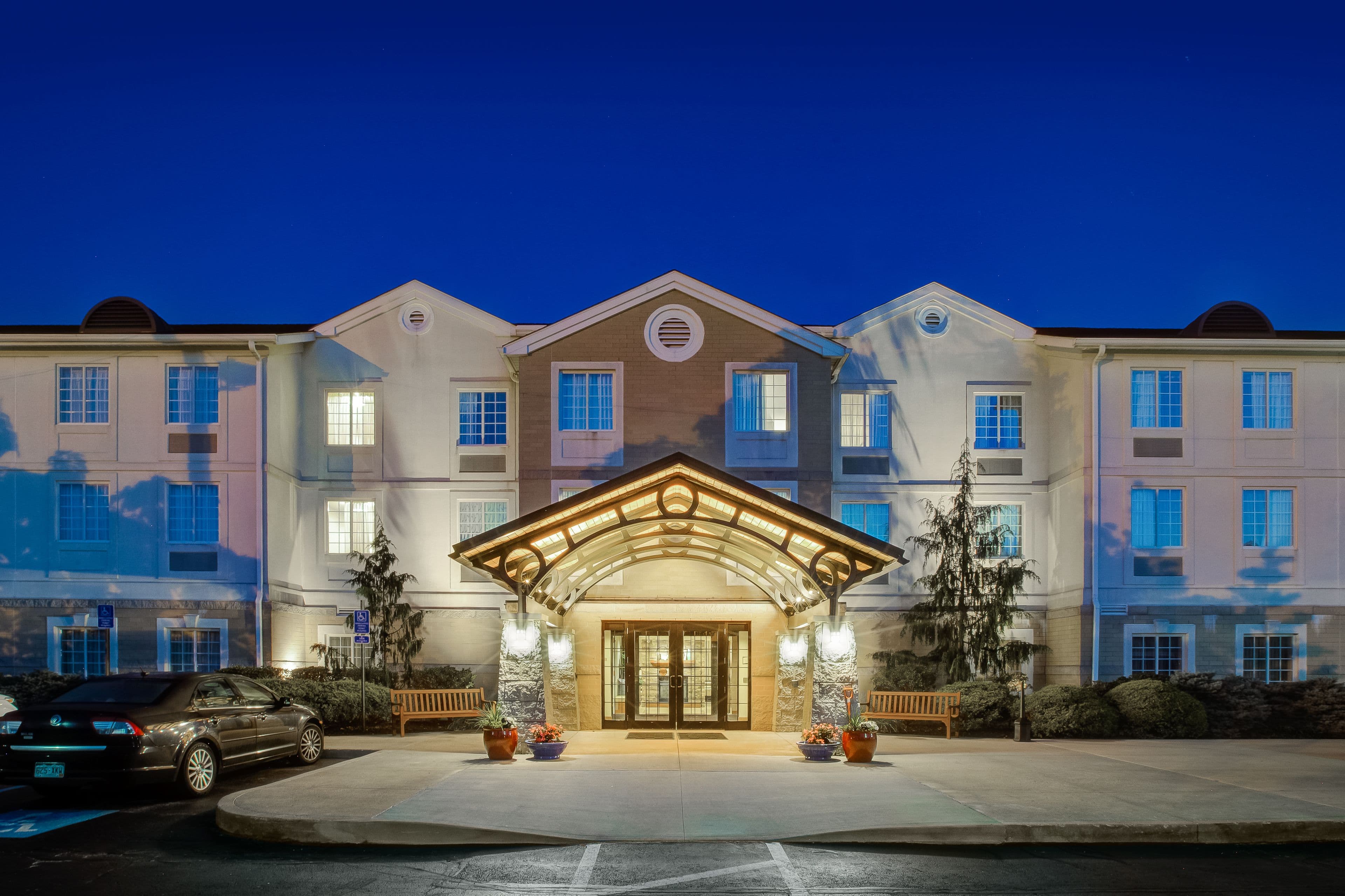 Staybridge Suites Cleveland Mayfield Hts Beachwd - Image 1