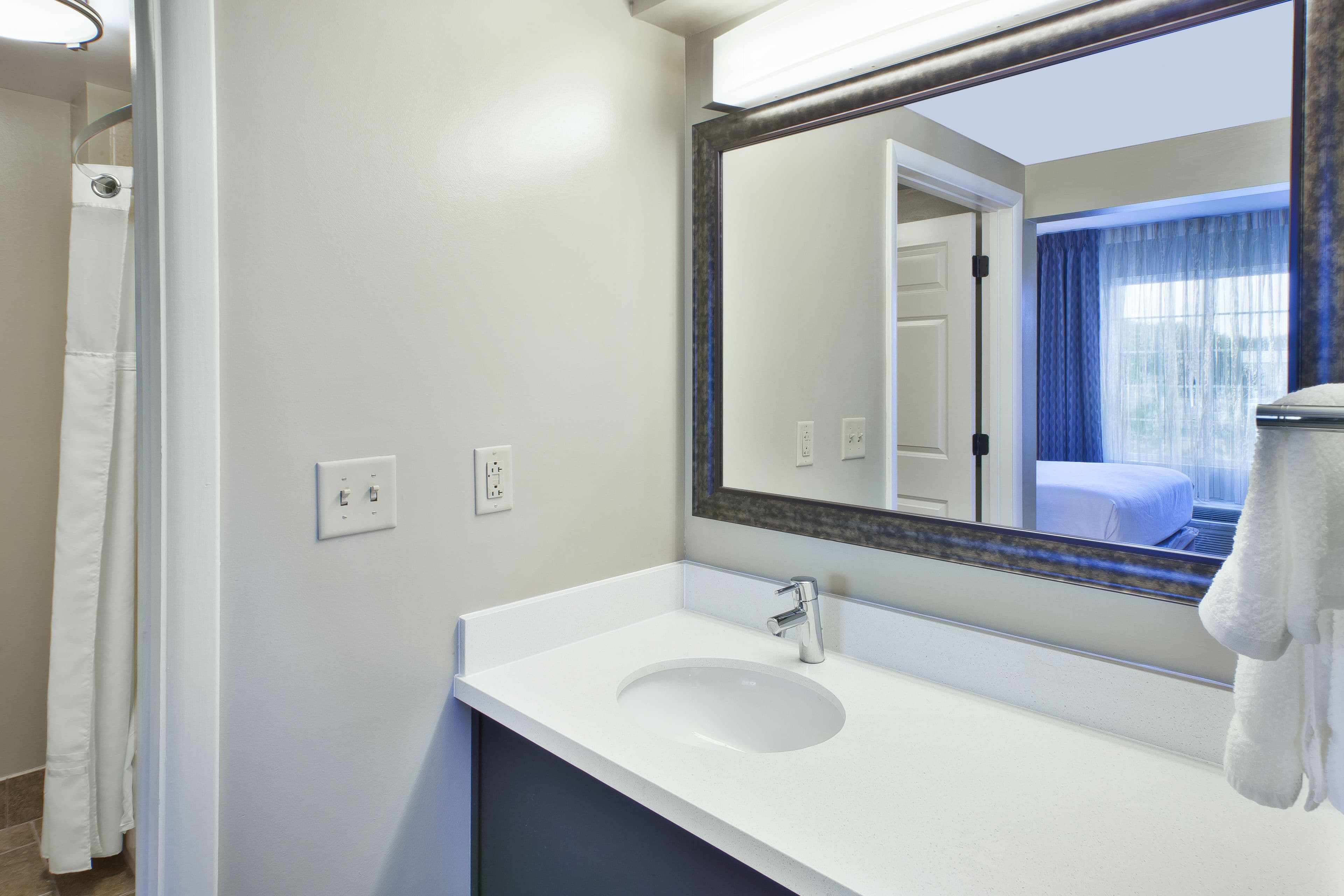 Staybridge Suites Cleveland Mayfield Hts Beachwd - Image 5