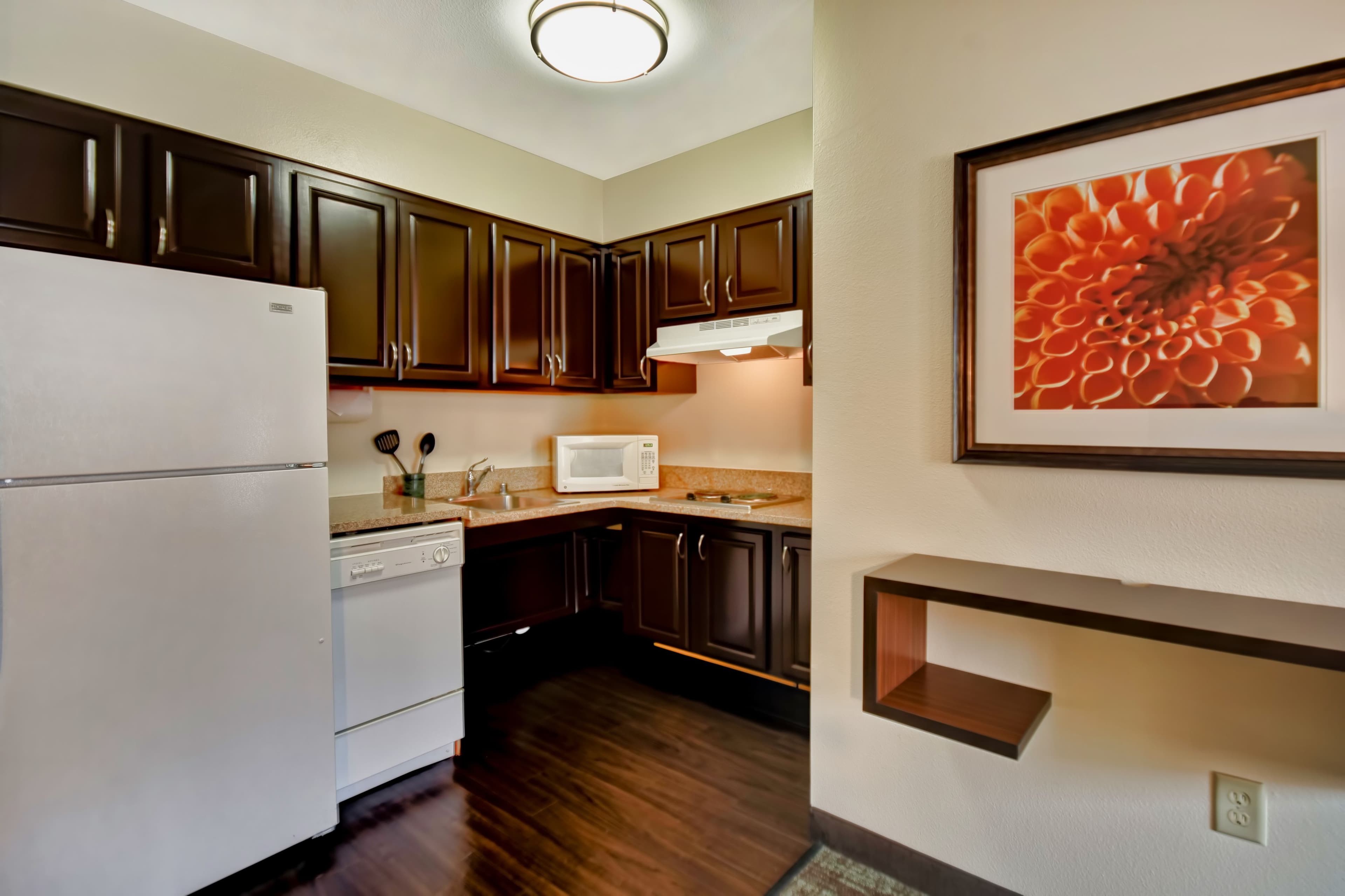 Staybridge Suites Middleton/Madison-West - Image 5