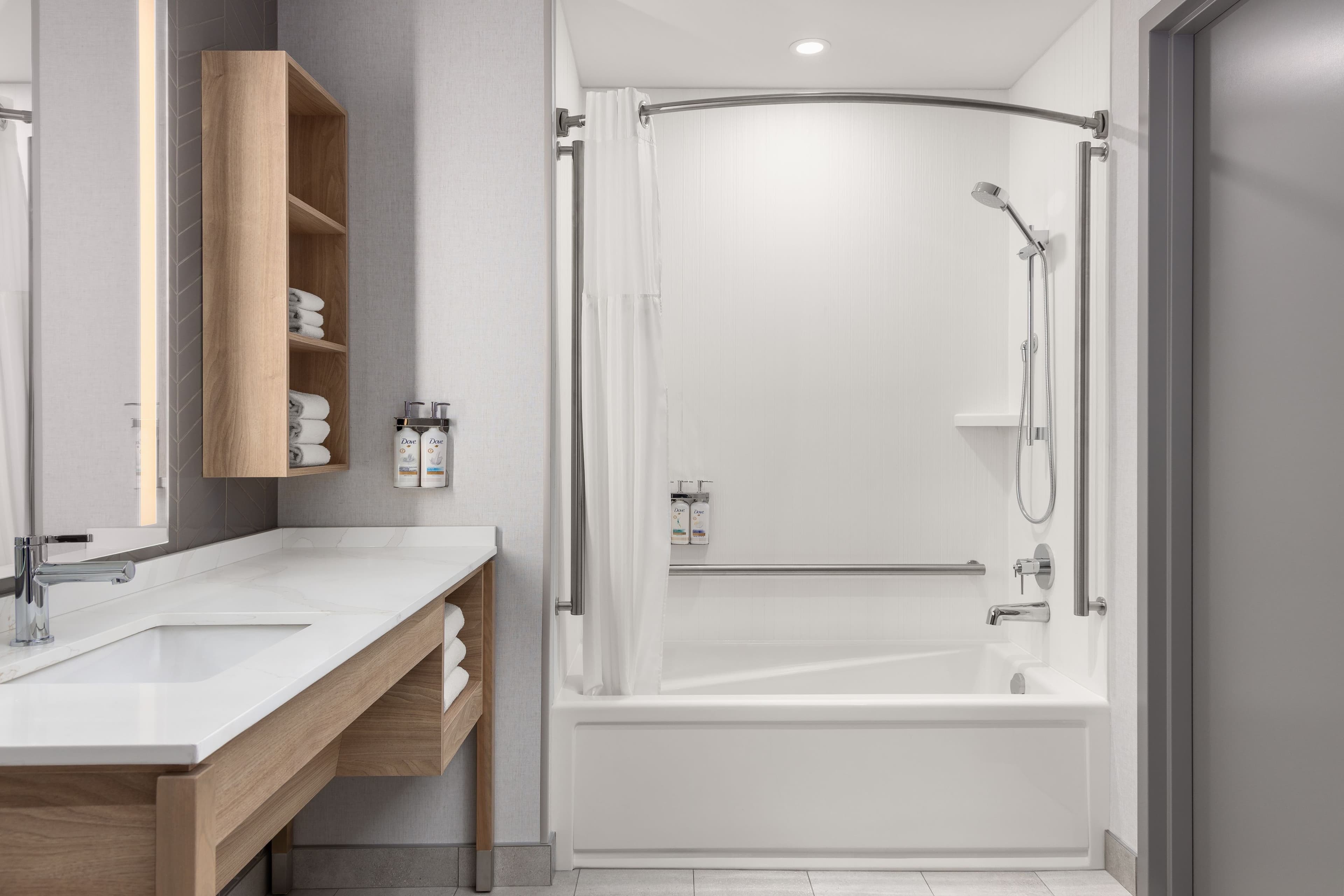 Staybridge Suites Montreal Airport - St-Laurent — 15