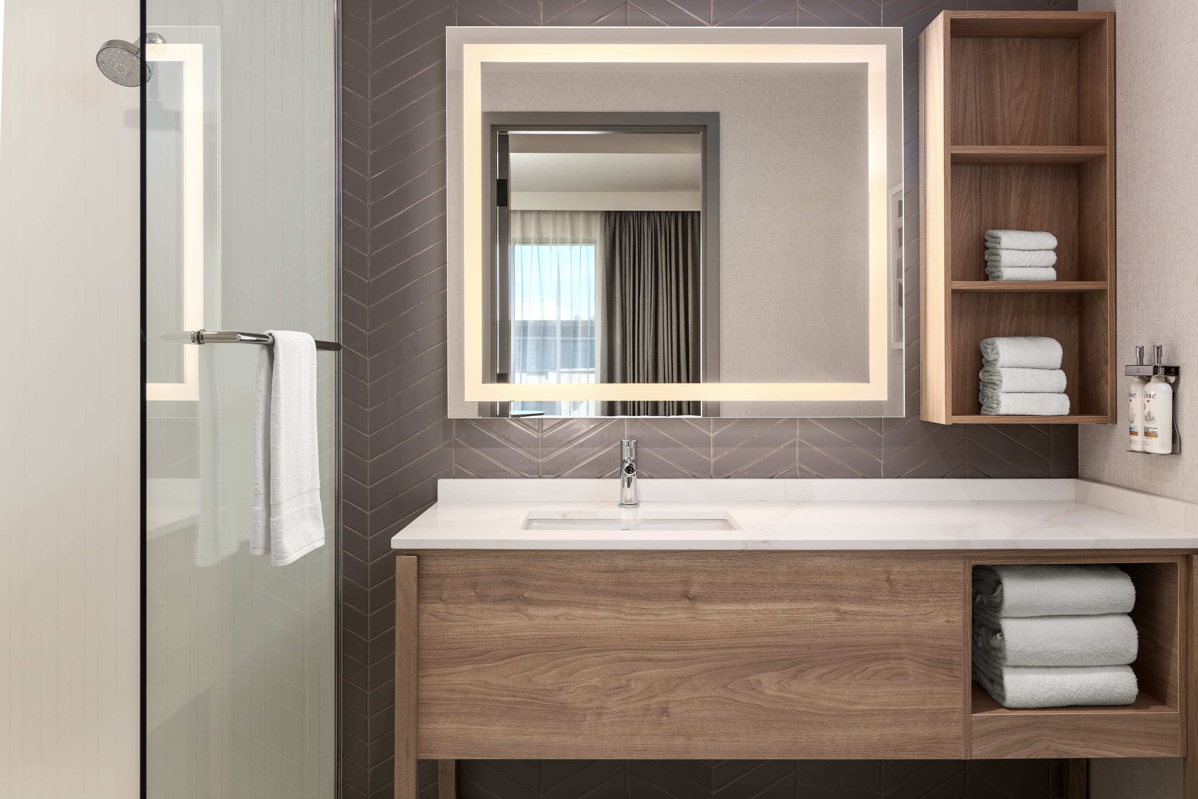 Staybridge Suites Montreal Airport - St-Laurent - Image 4