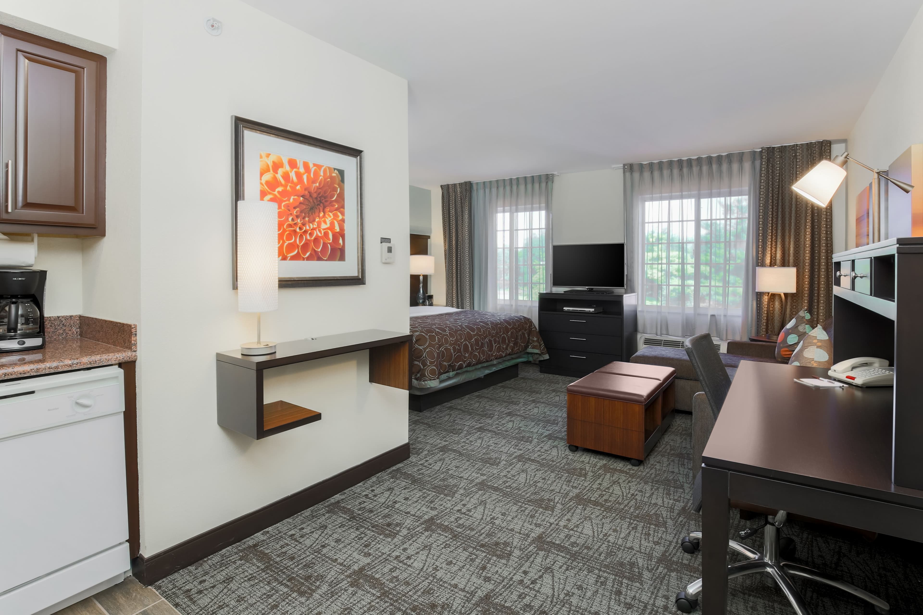 Staybridge Suites Philadelphia-Mt. Laurel - Image 5