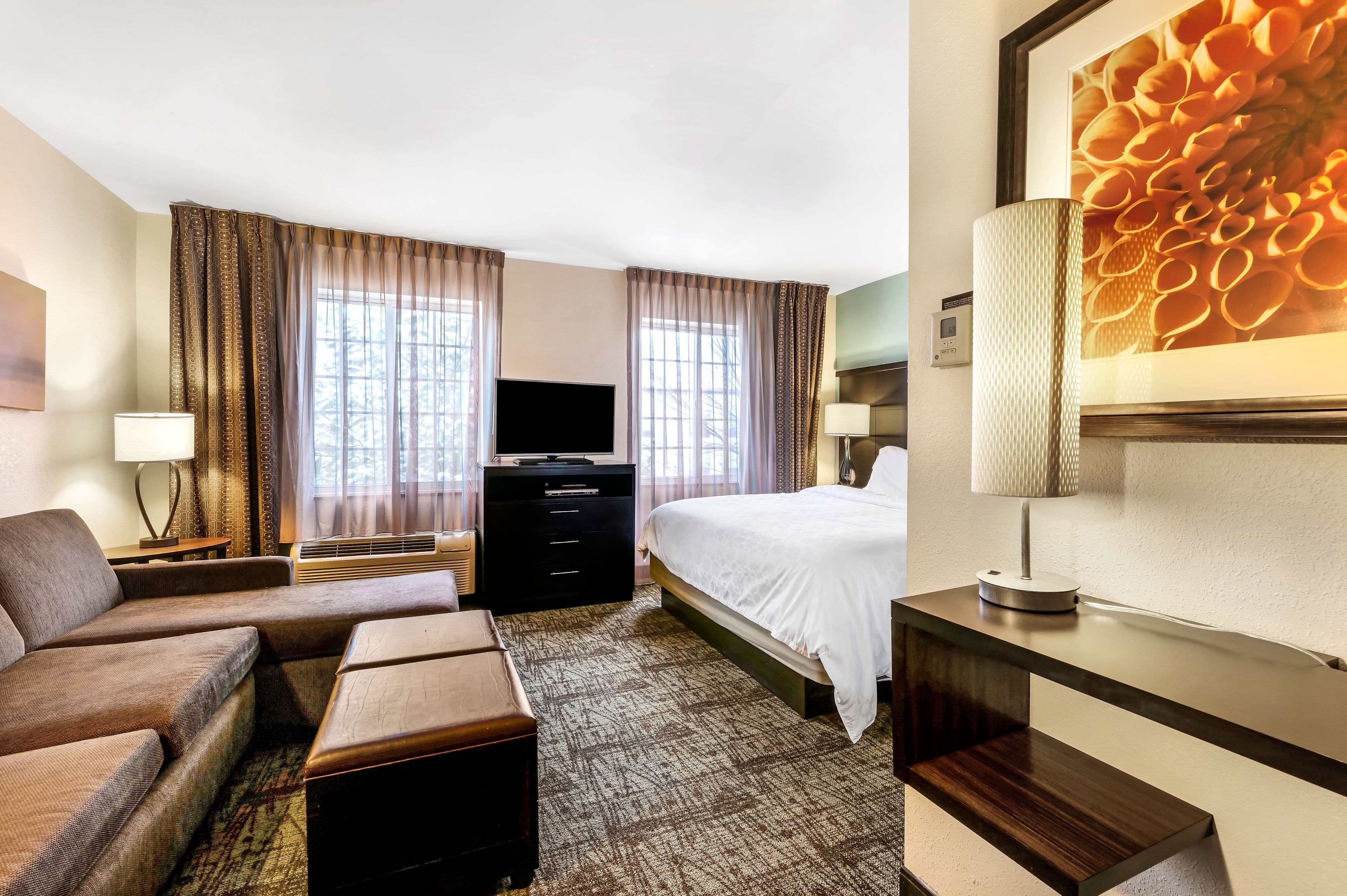 Staybridge Suites Philadelphia-Mt. Laurel - Image 2