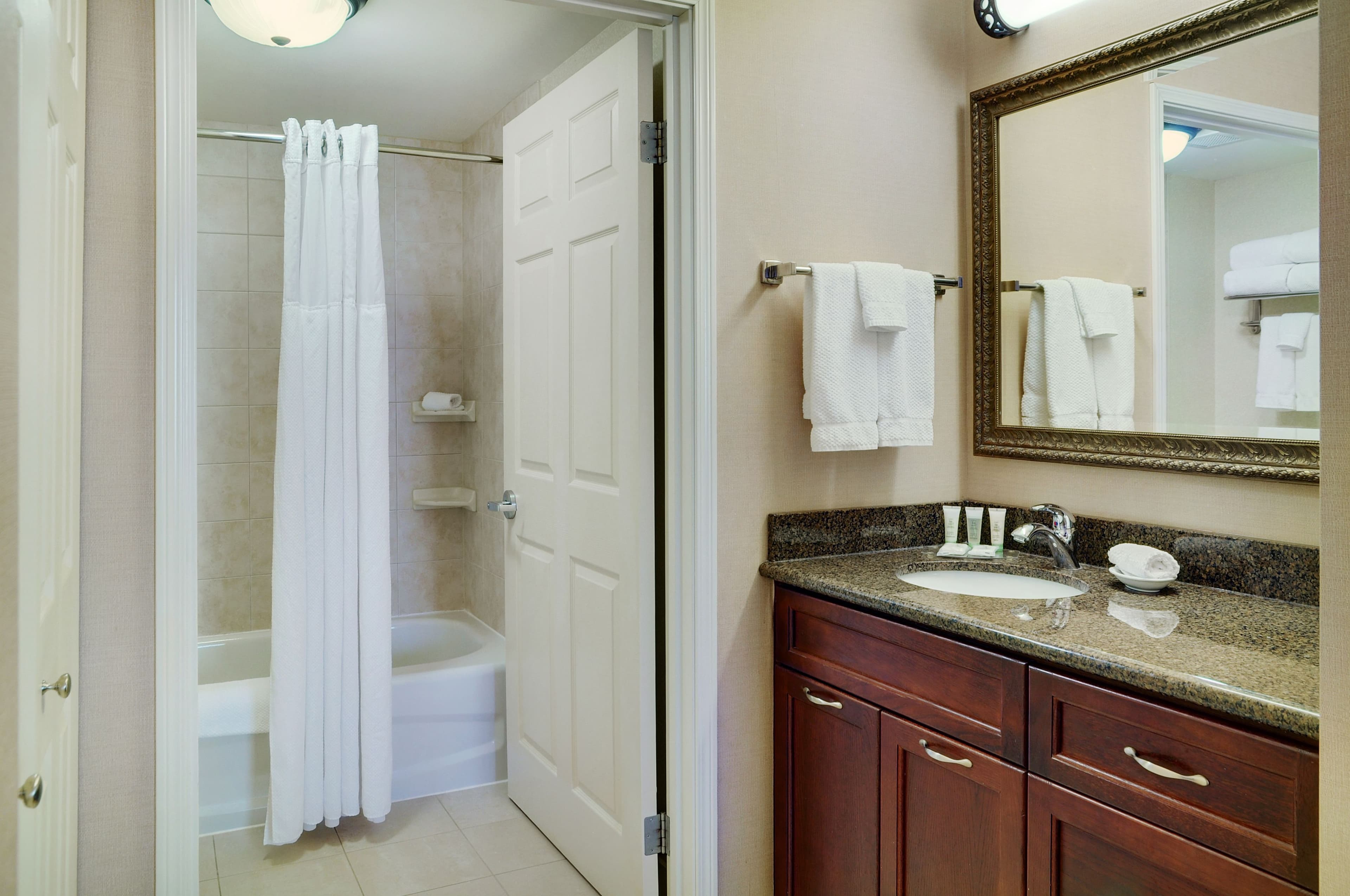 Staybridge Suites Oakville-Burlington — 17