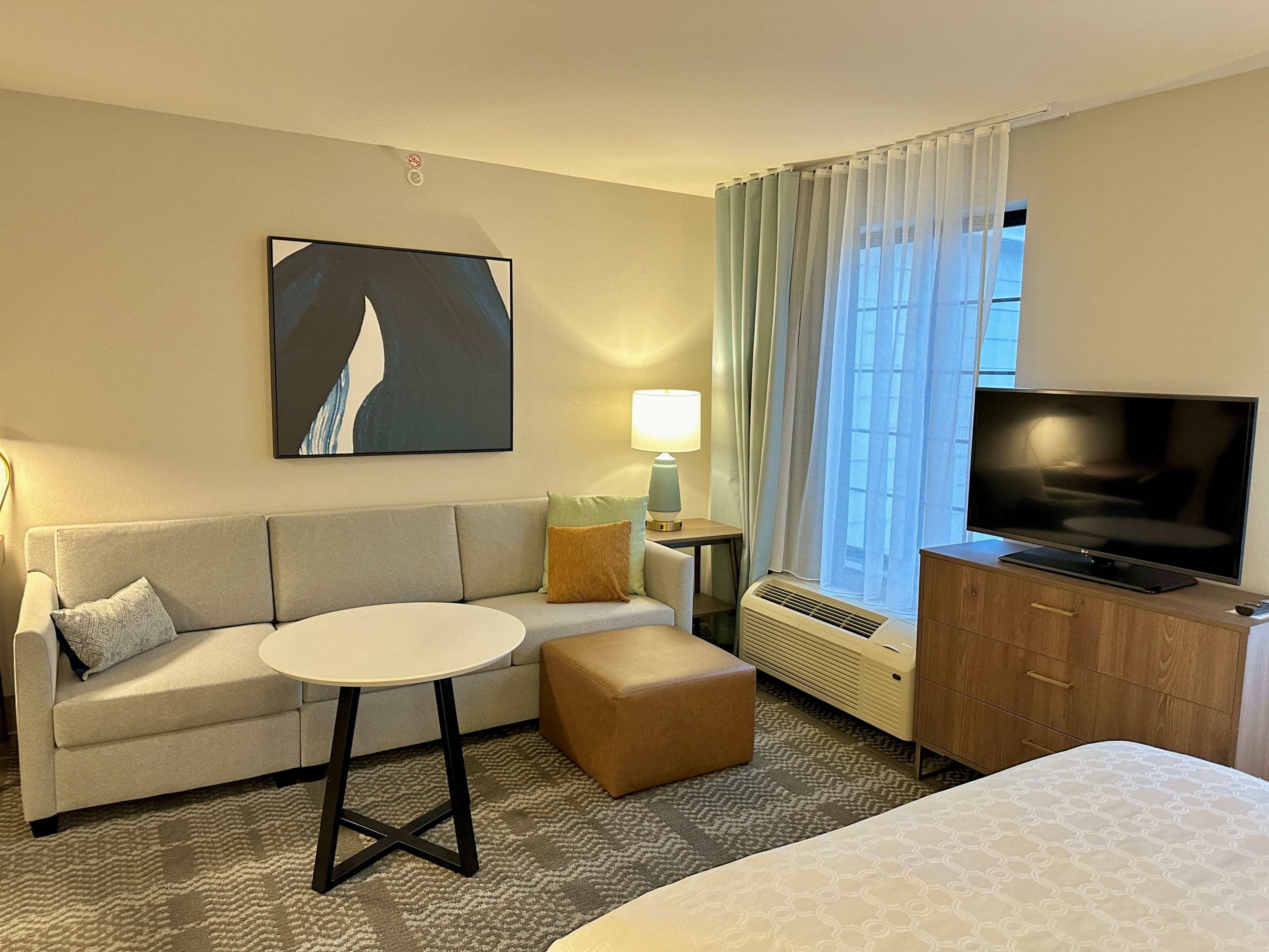 Staybridge Suites Milwaukee West-Oconomowoc - Image 4