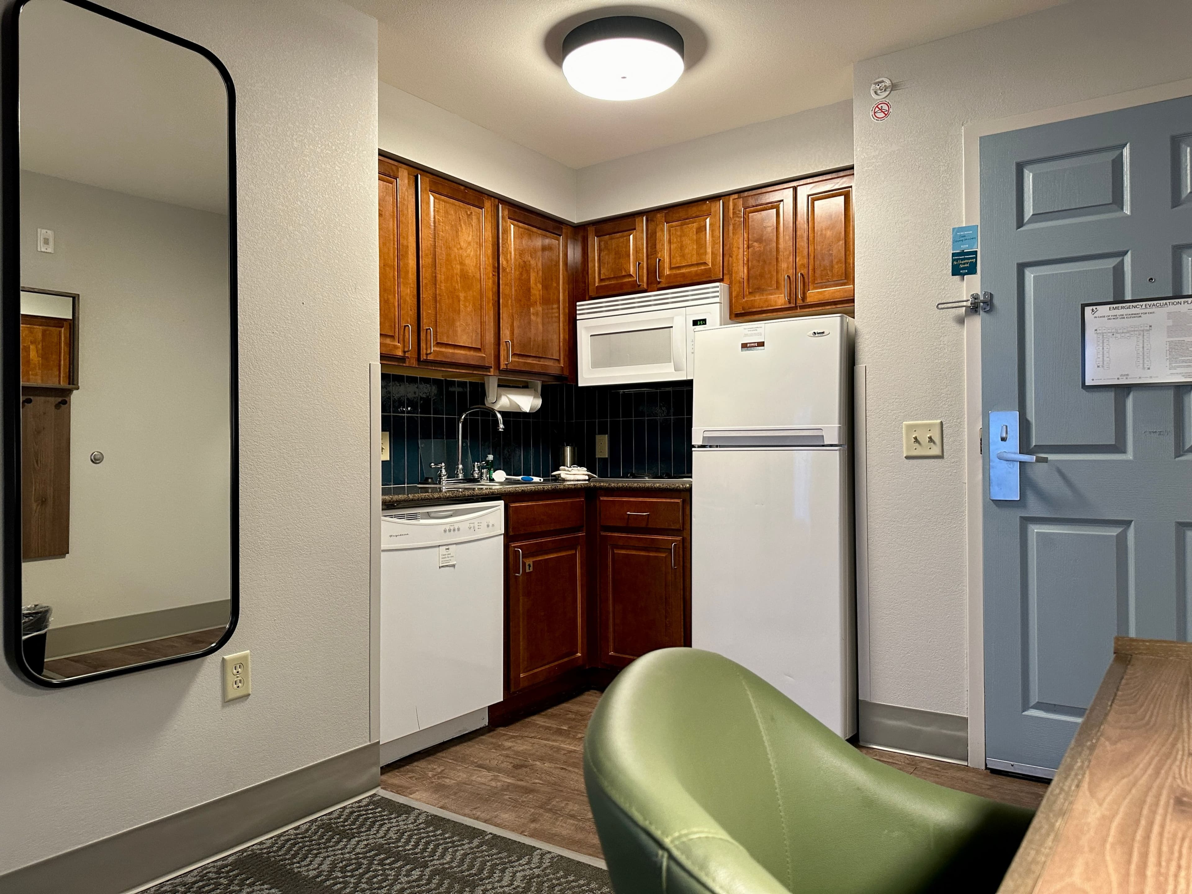 Standard Room - Image 12