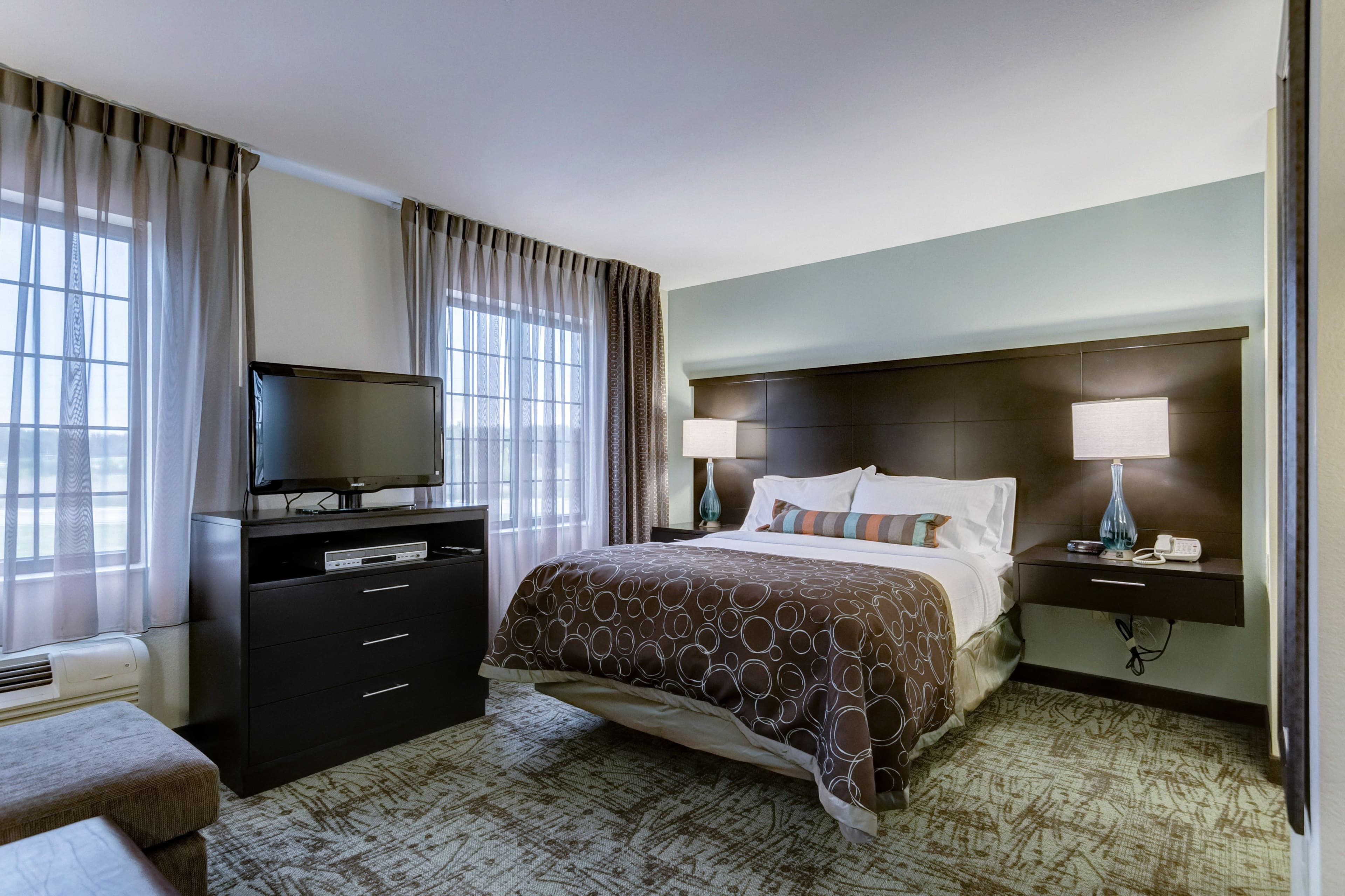 Staybridge Suites O'Fallon Chesterfield - Image 2
