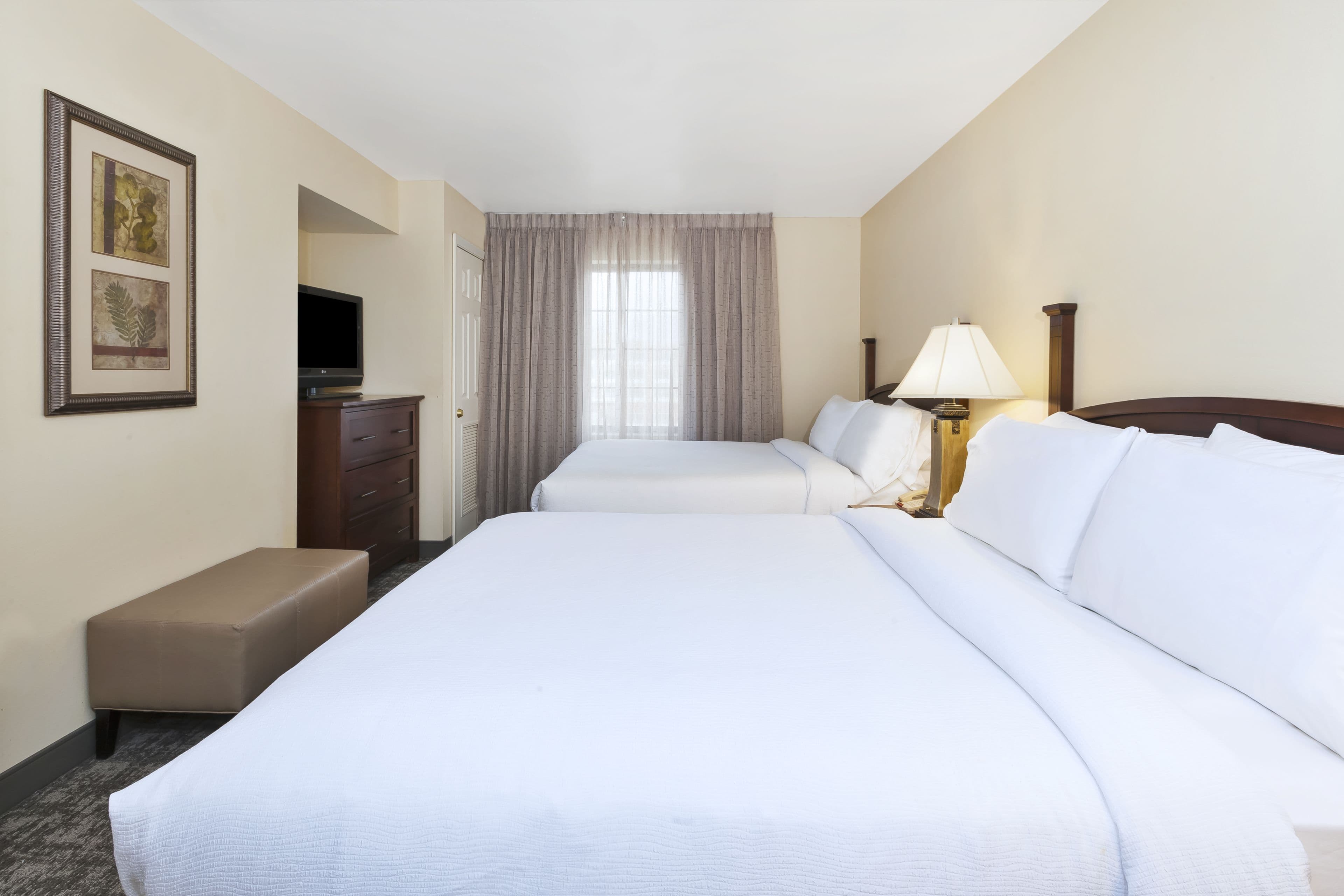 Staybridge Suites Lansing-Okemos - Image 4