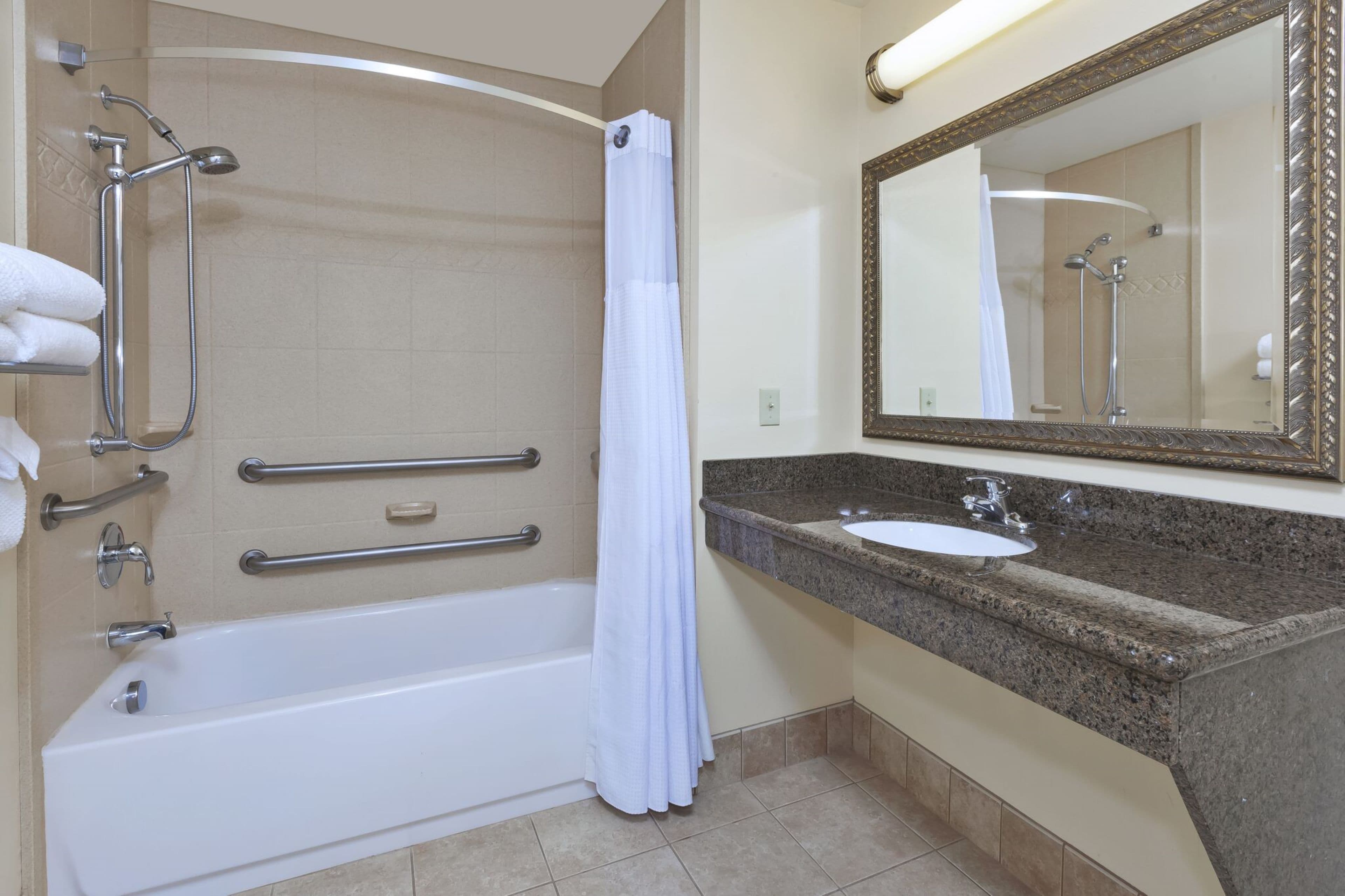 Staybridge Suites Lansing-Okemos - Image 3