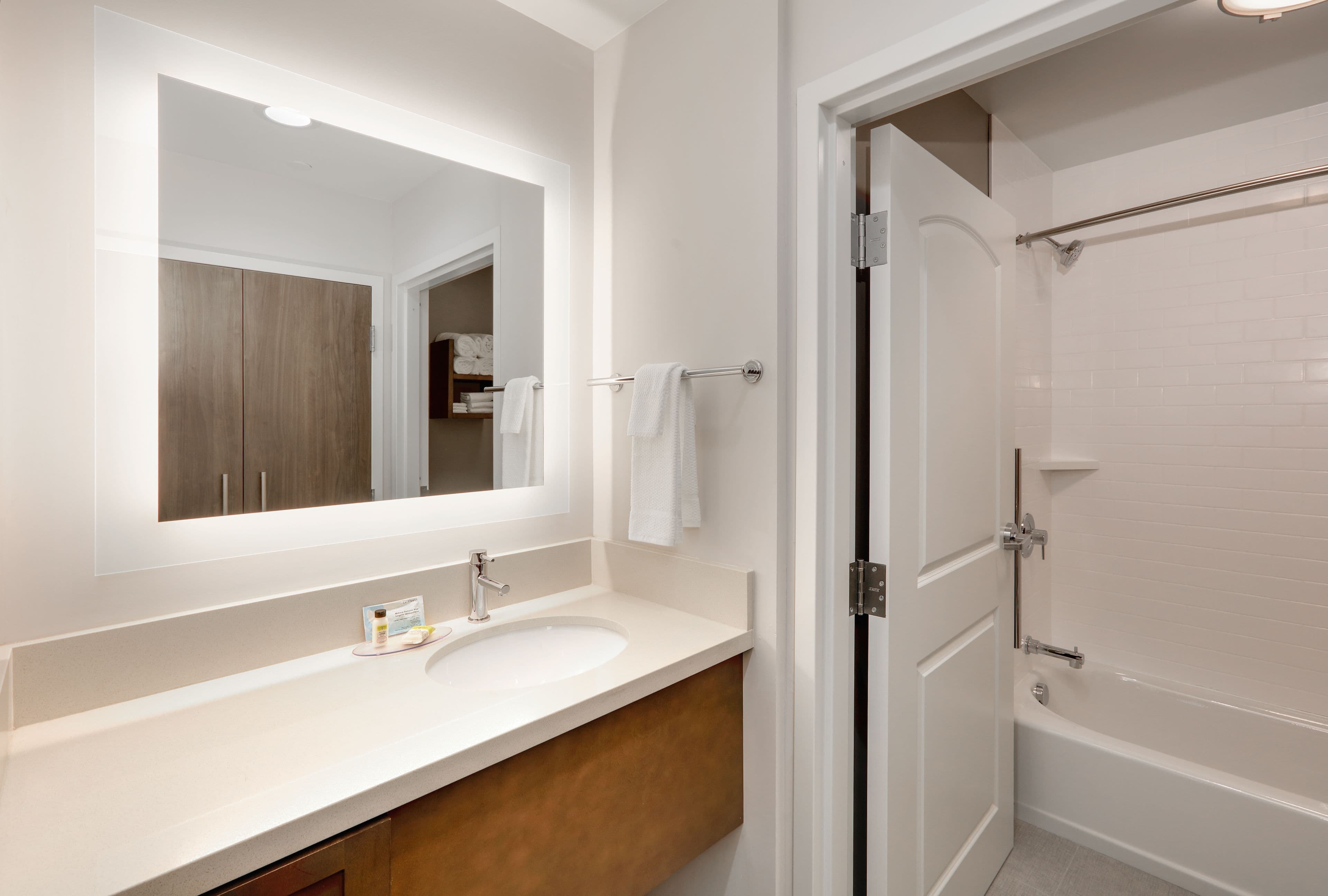 Staybridge Suites Oklahoma City Dwtn - Bricktown — 8