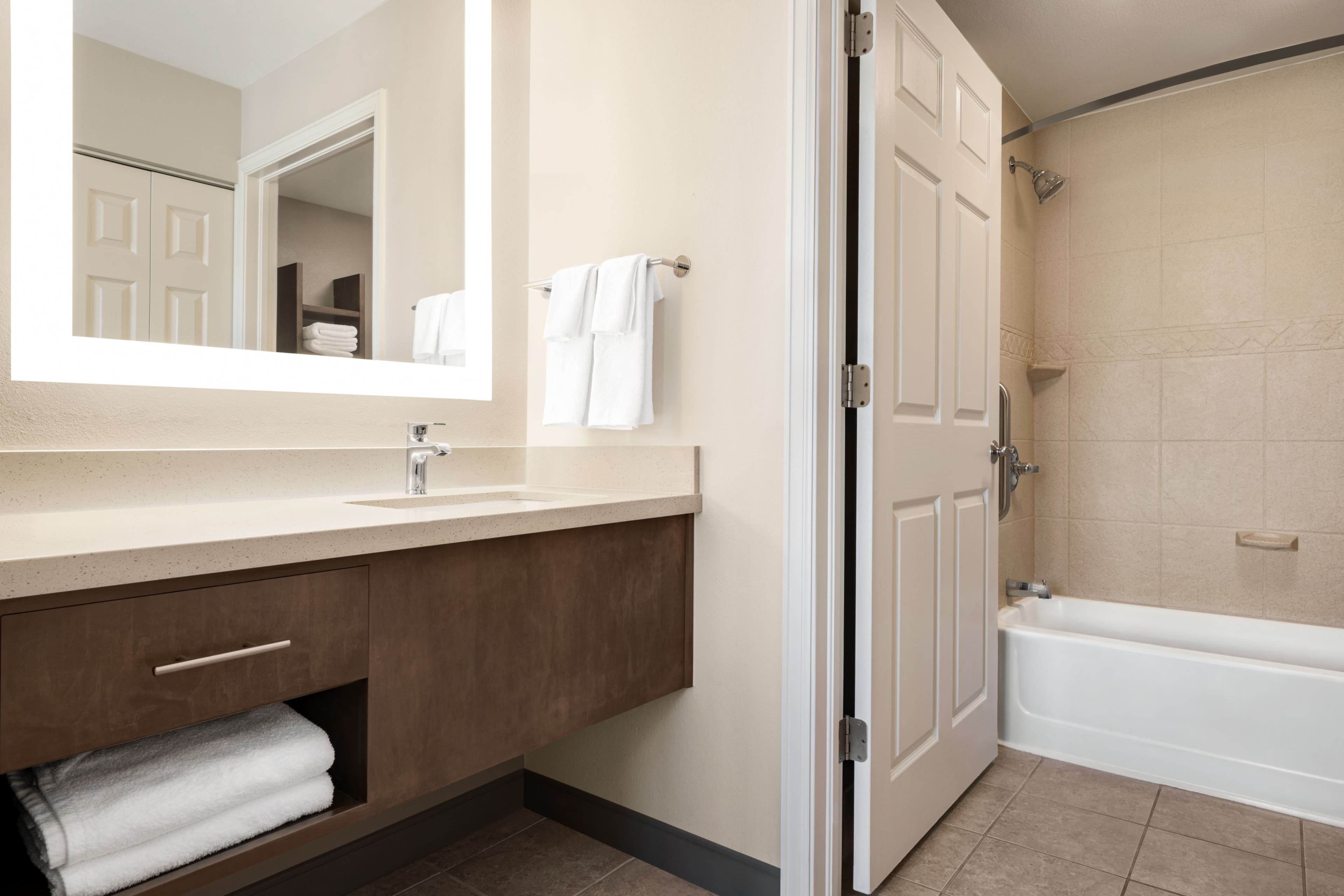 Staybridge Suites Oklahoma City-Quail Springs - Image 3