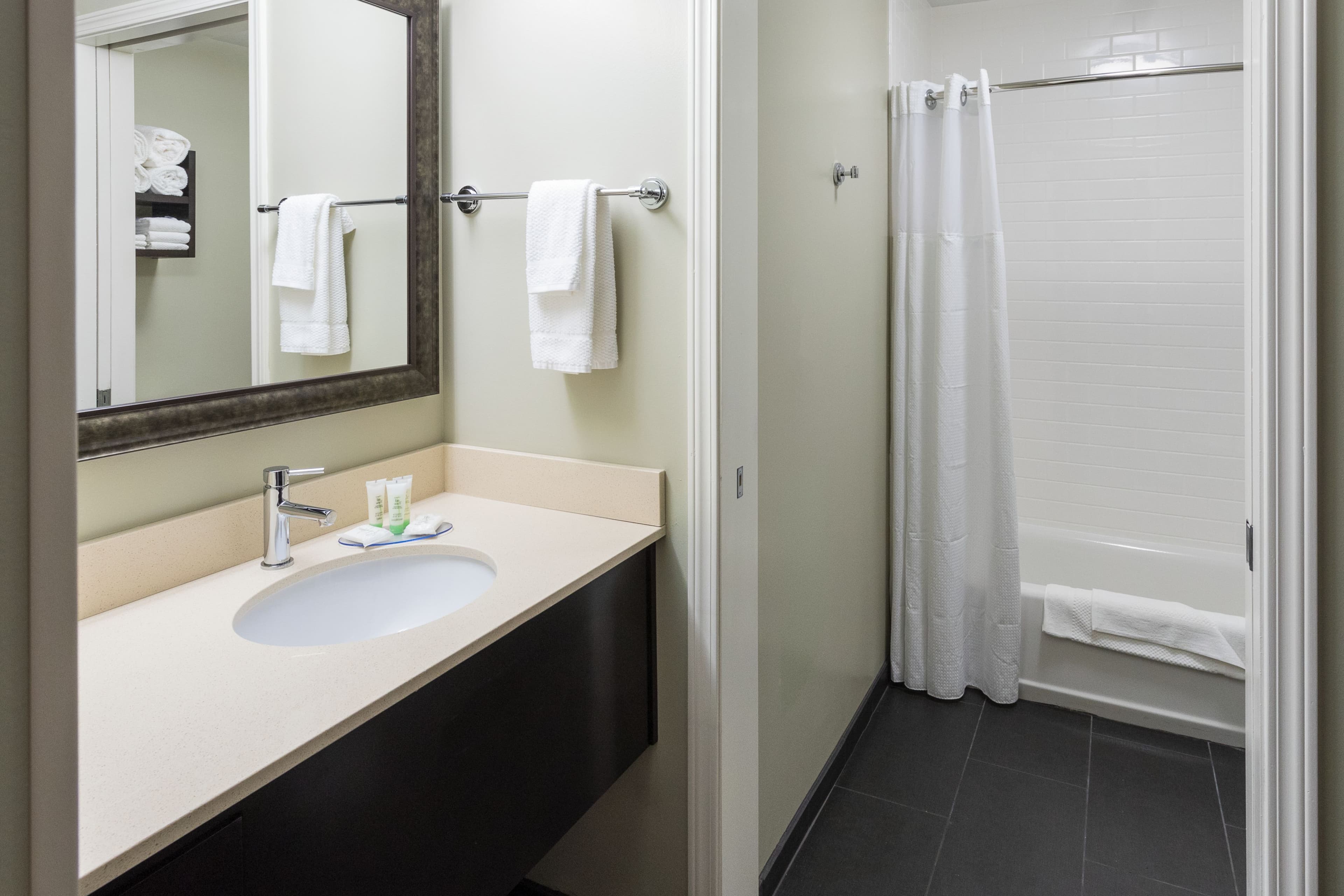Staybridge Suites Omaha West — 4