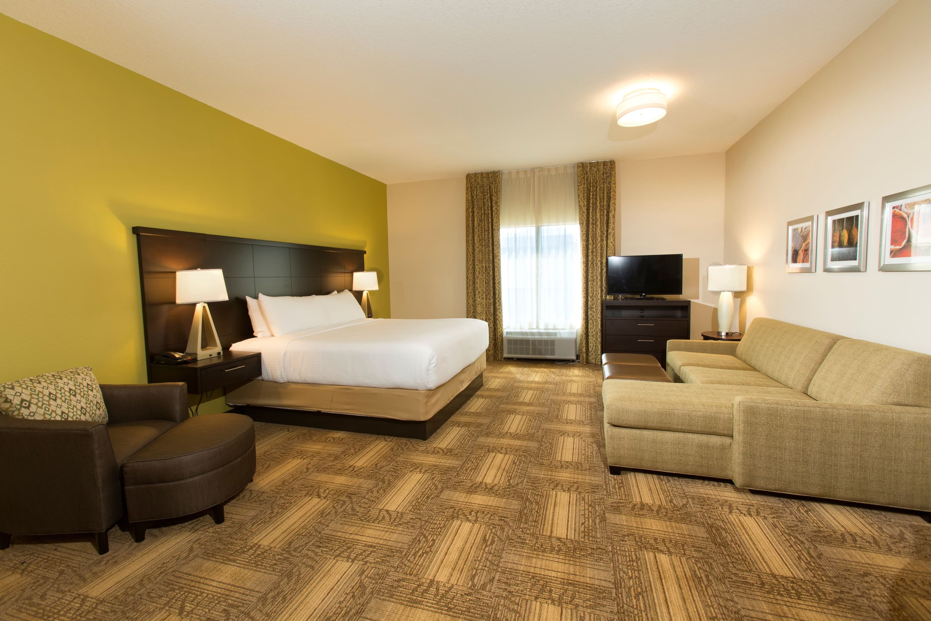 Staybridge Suites Orlando at SeaWorld - Image 4