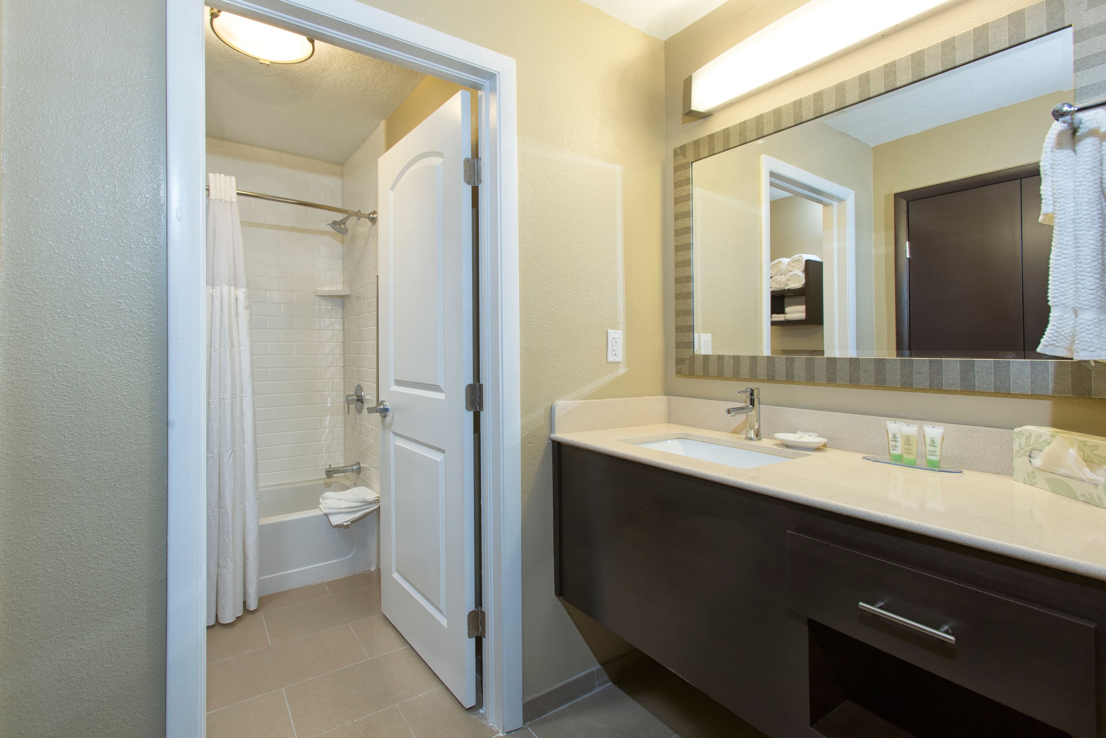 Staybridge Suites Orlando at SeaWorld - Image 3
