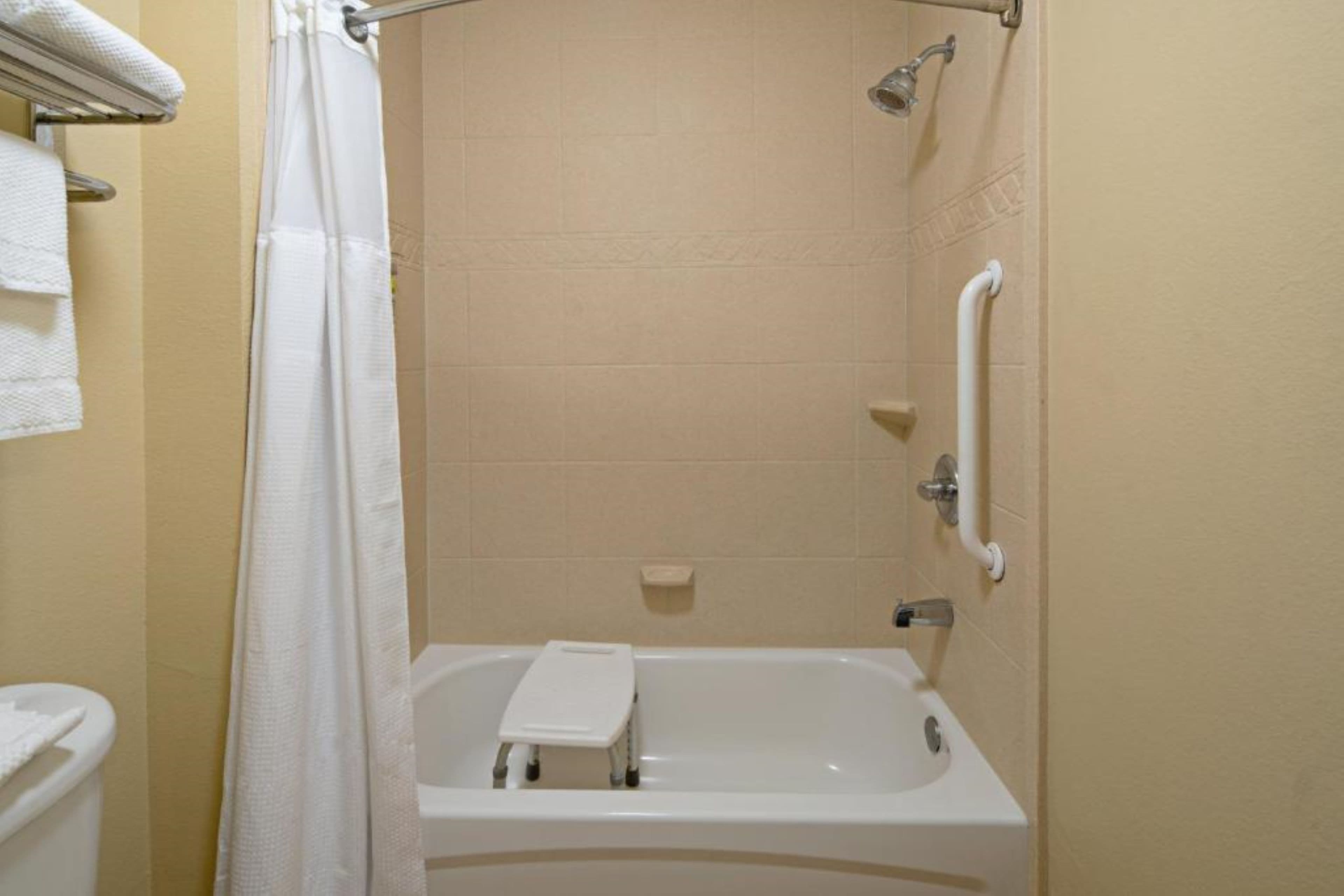Staybridge Suites Palmdale - Image 4