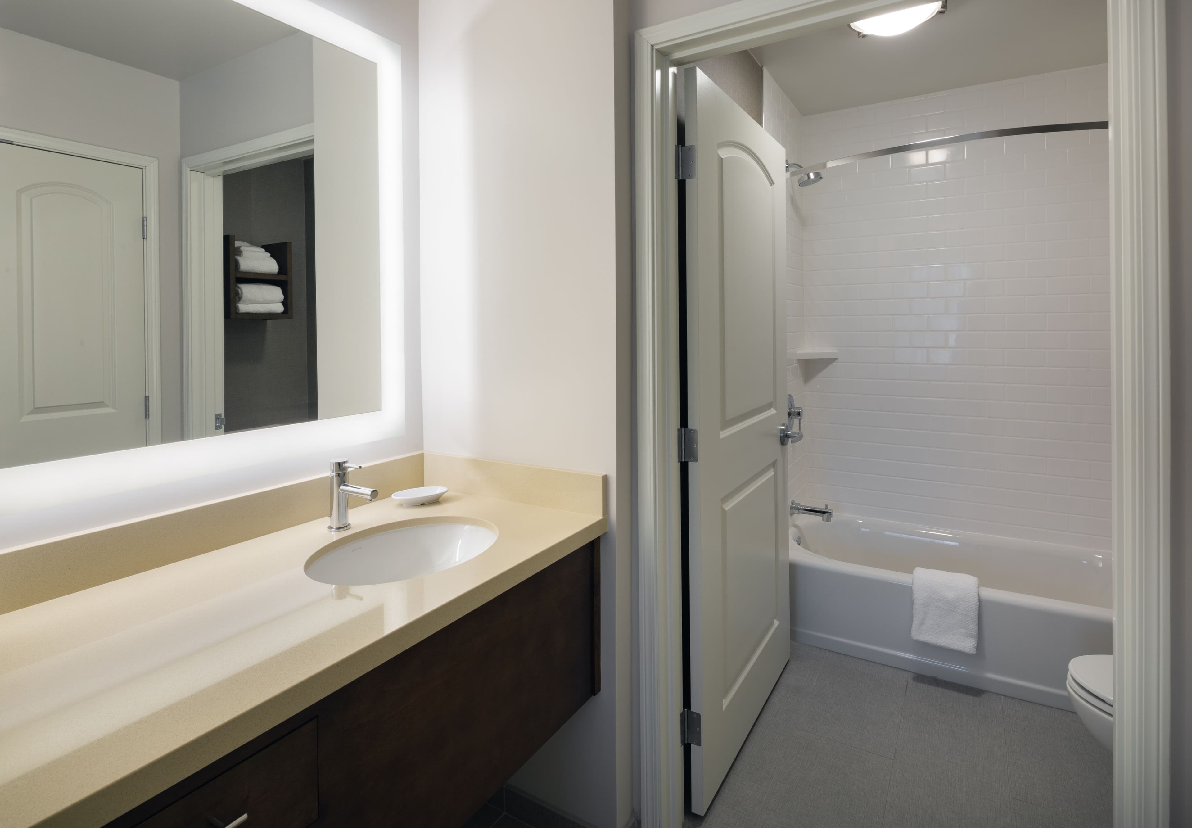 Staybridge Suites Phoenix – Biltmore Area - Image 2