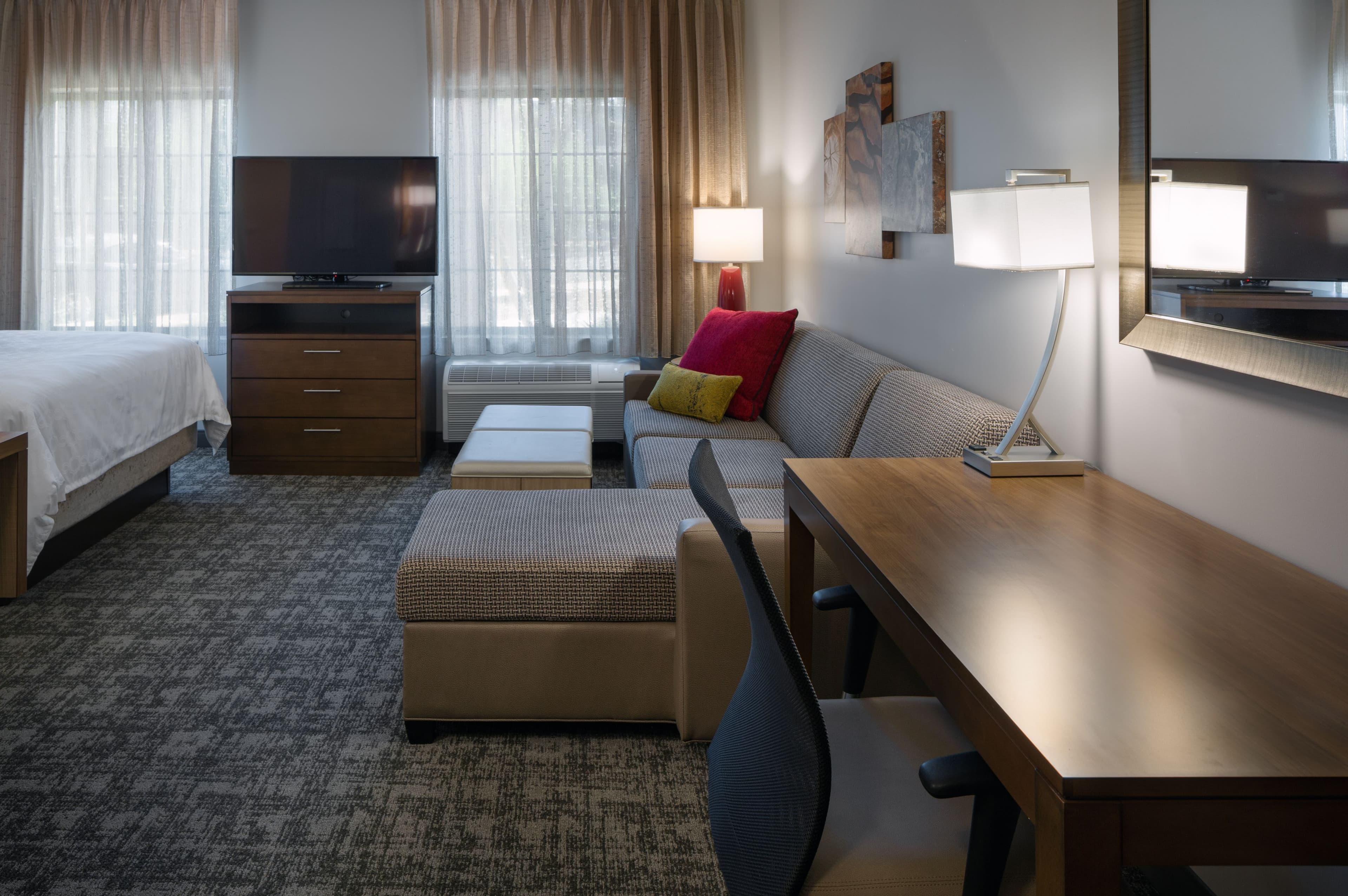 Staybridge Suites Phoenix – Biltmore Area — 10