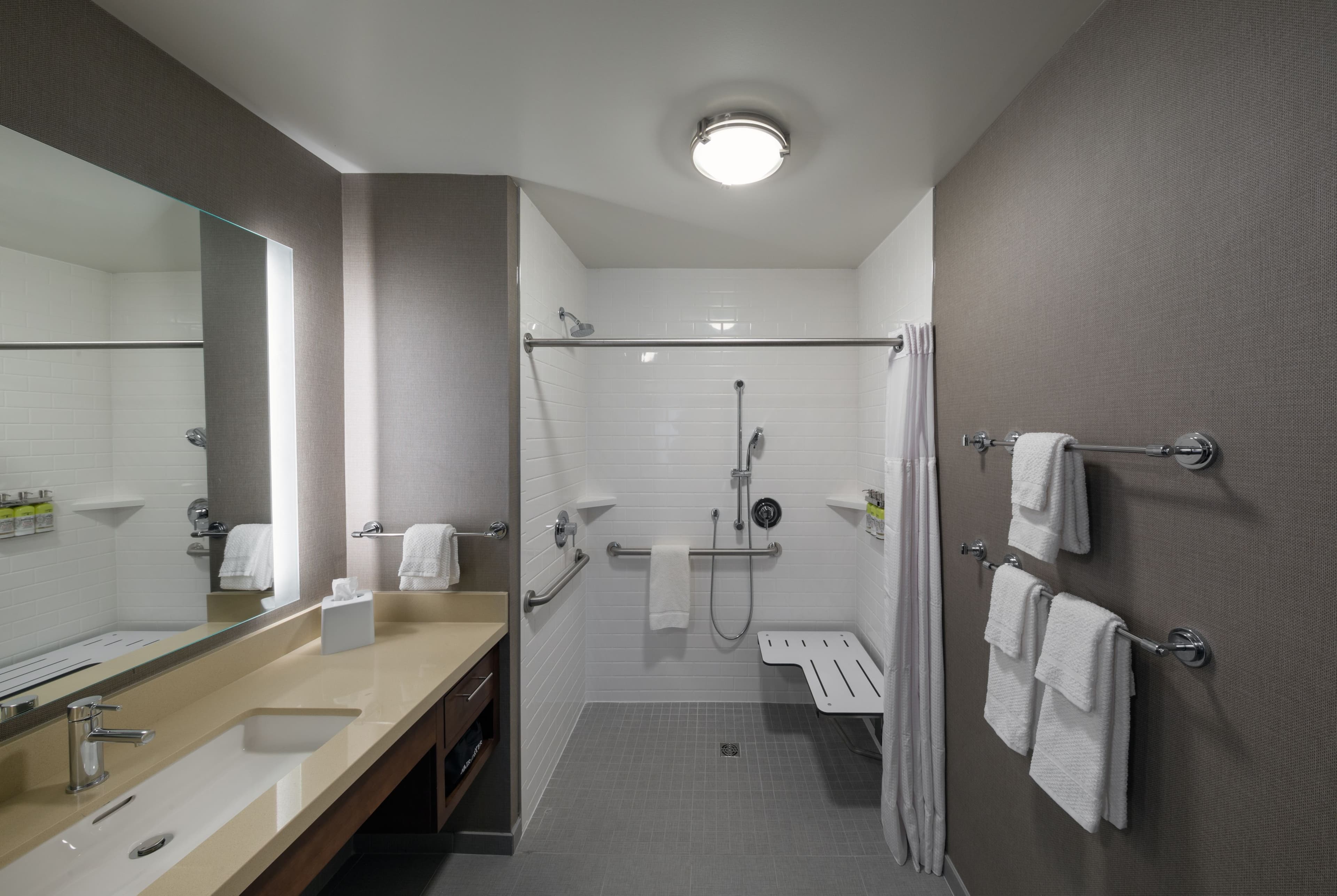 Staybridge Suites Phoenix – Biltmore Area — 37