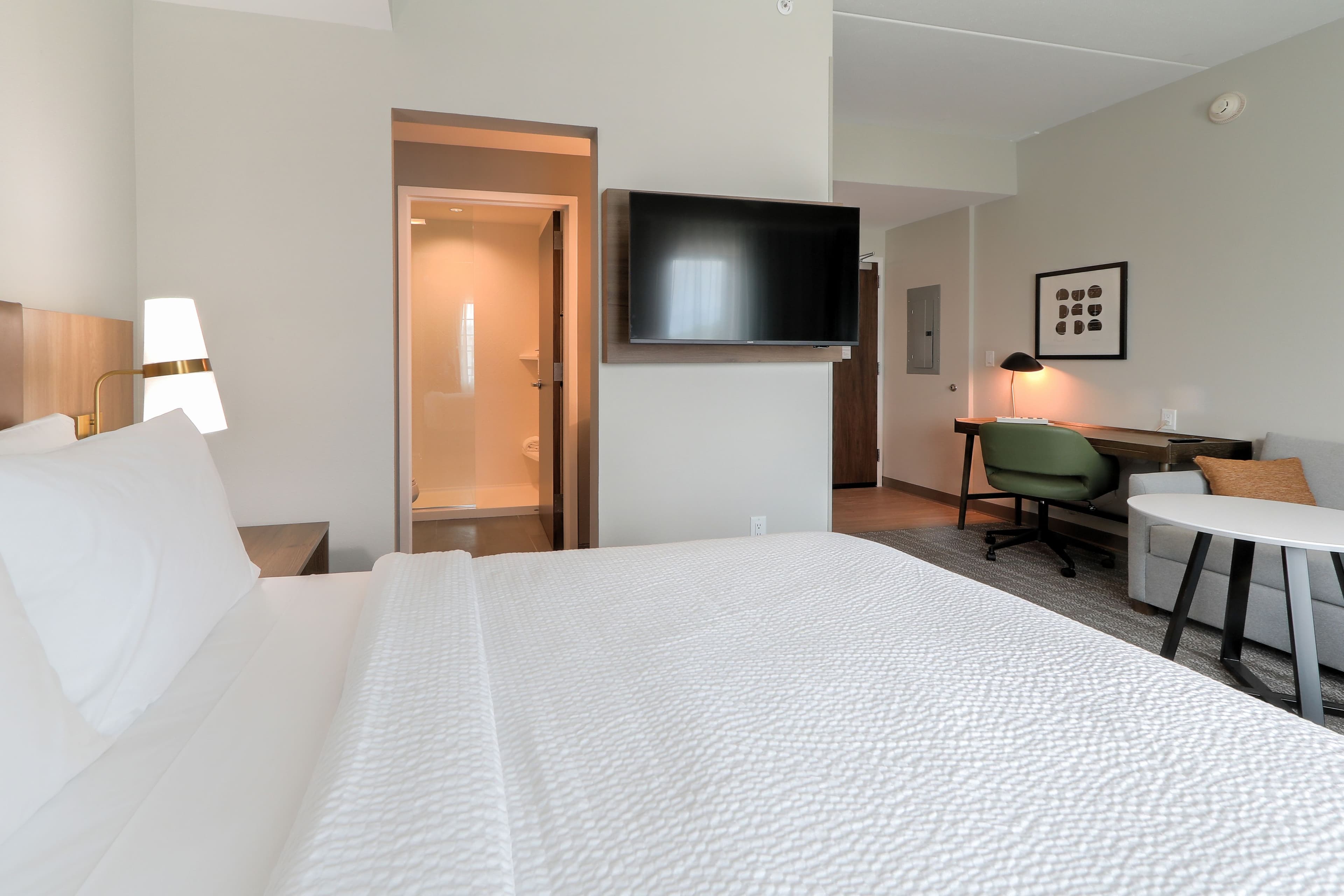 Standard Suite - Image 6