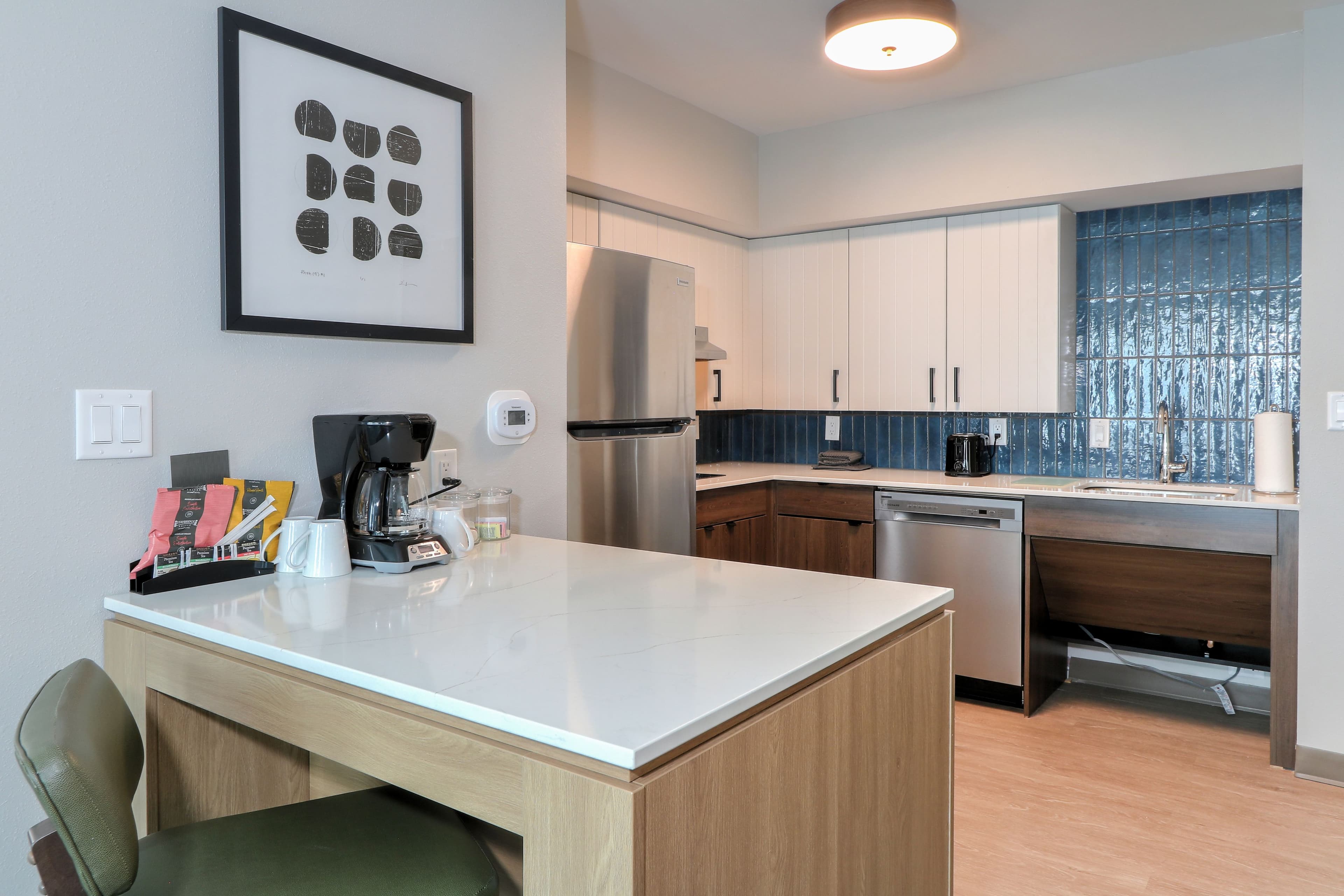 Standard Suite - Image 7