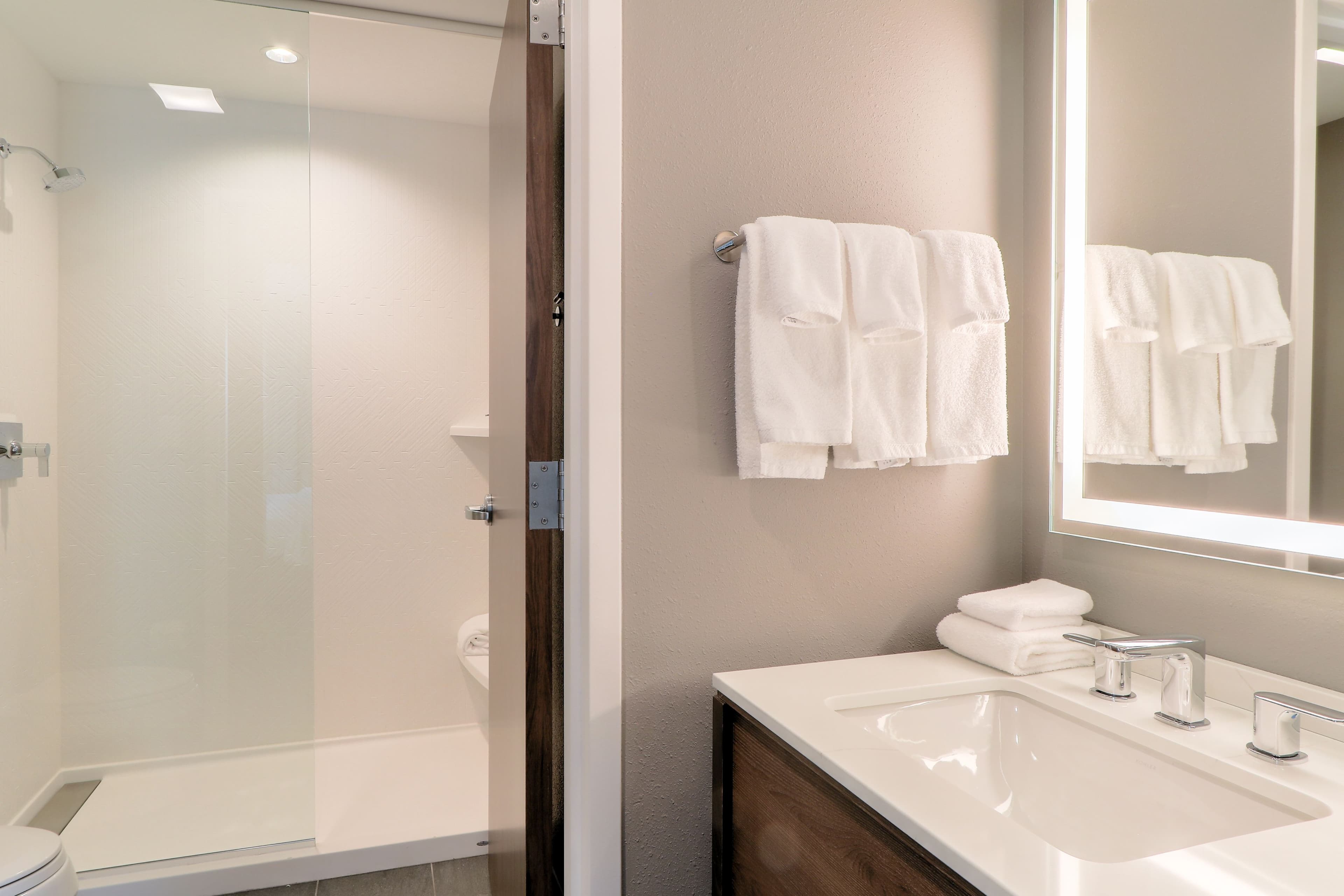 Staybridge Suites Pigeon Forge - Smoky Mtns - Image 4