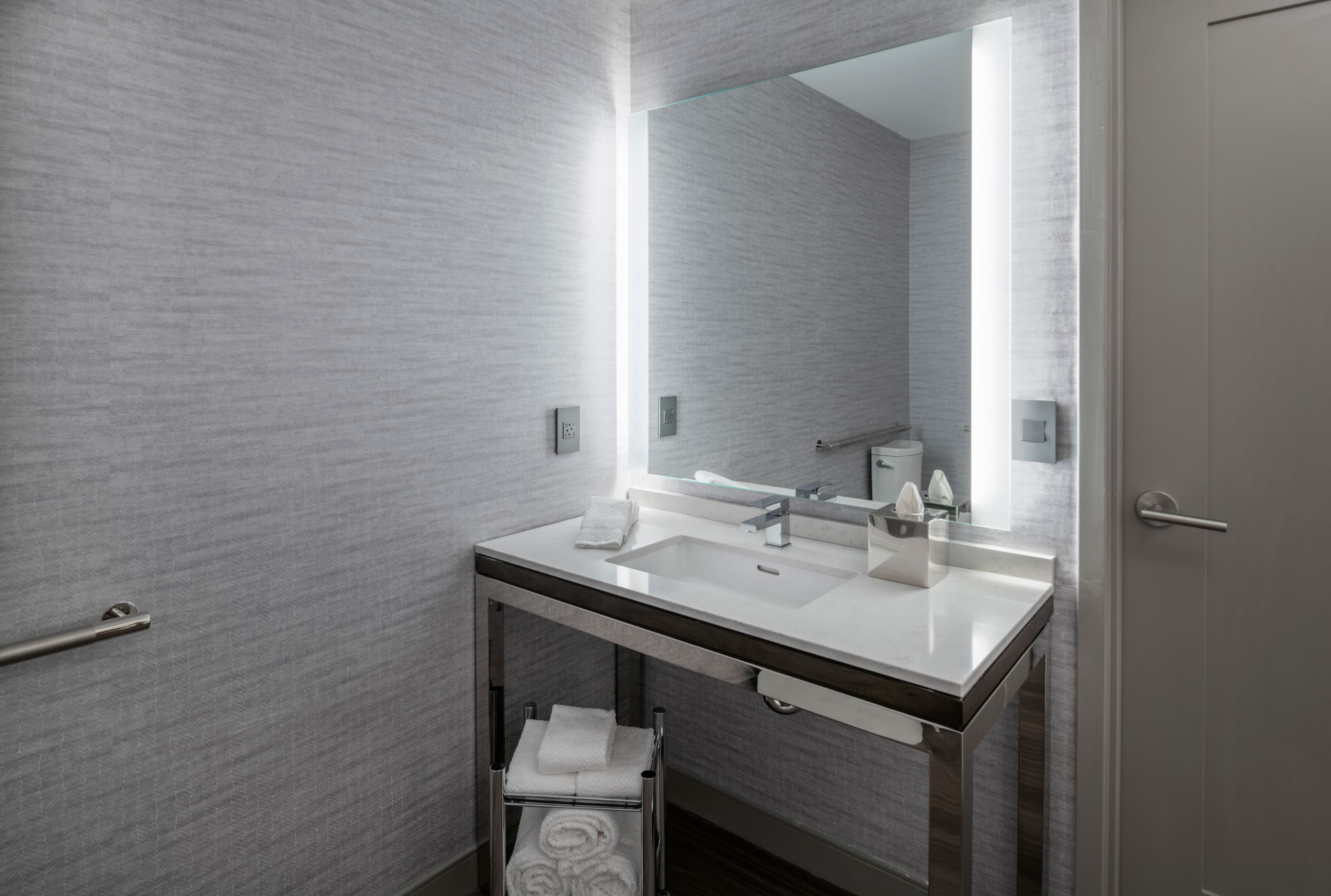 Staybridge Suites Boston Logan Airport - Revere — 11