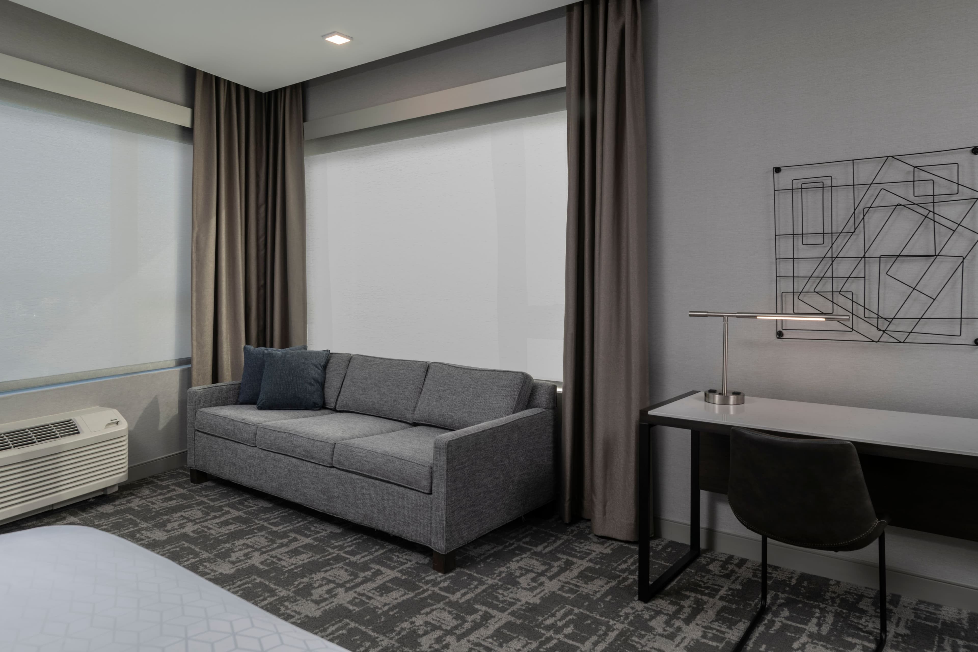 Staybridge Suites Boston Logan Airport - Revere — 8