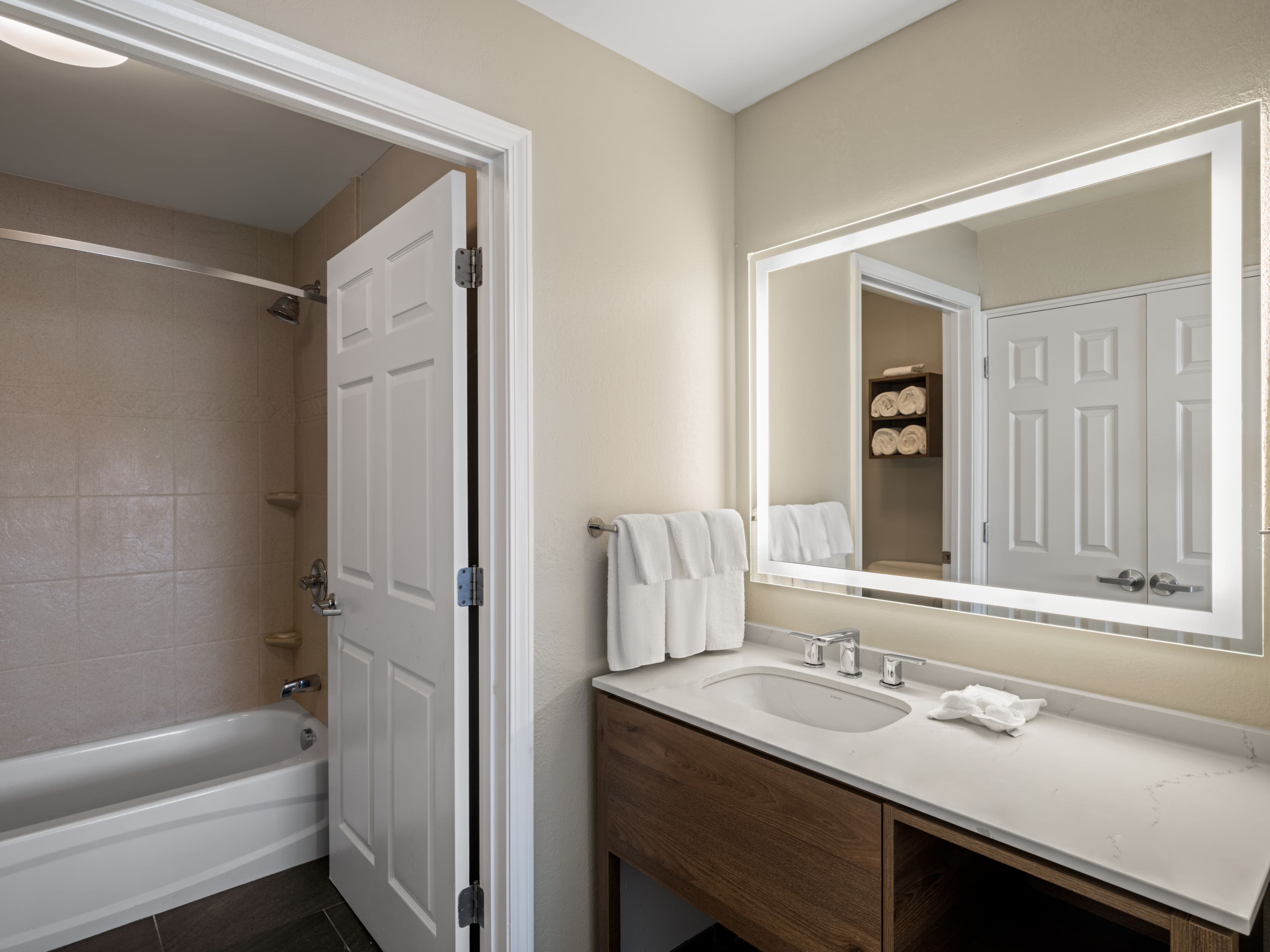 Staybridge Suites Rochester University — 9