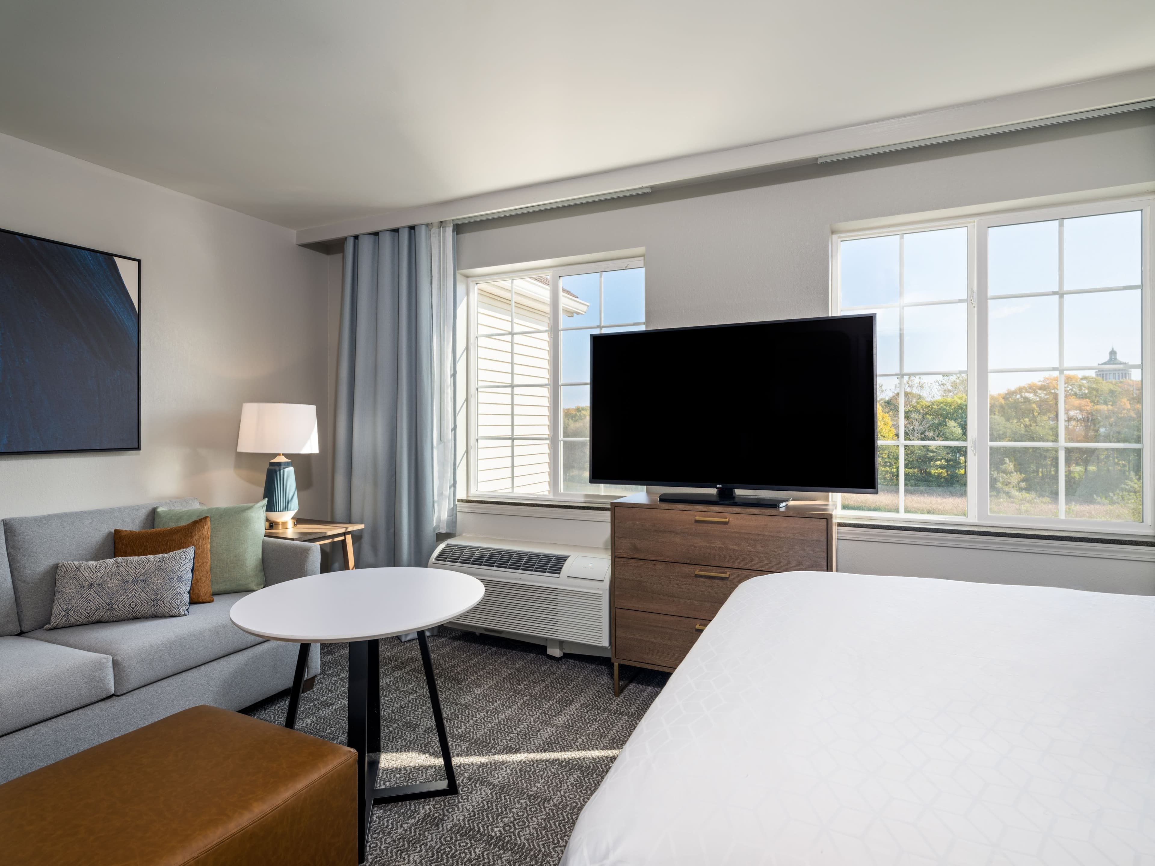 Staybridge Suites Rochester University — 10