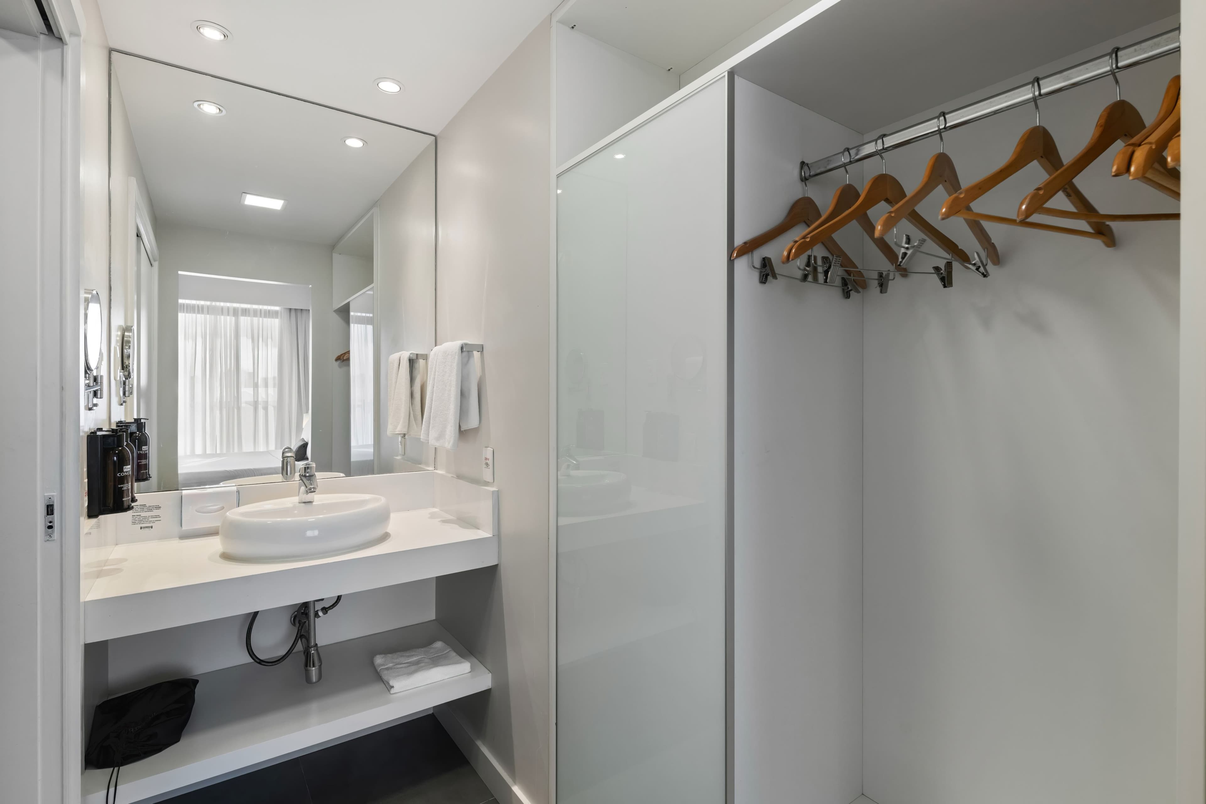 Studio Suite - Image 9